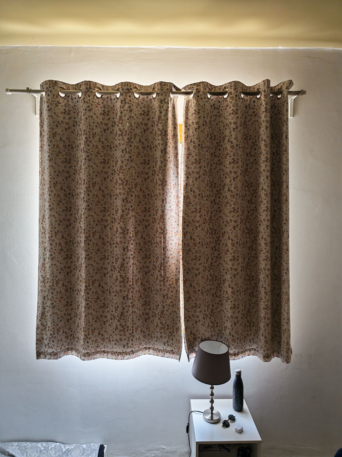 Vintage Floral Print Eyelet Curtains with Silver Curtain Rod - Image 5