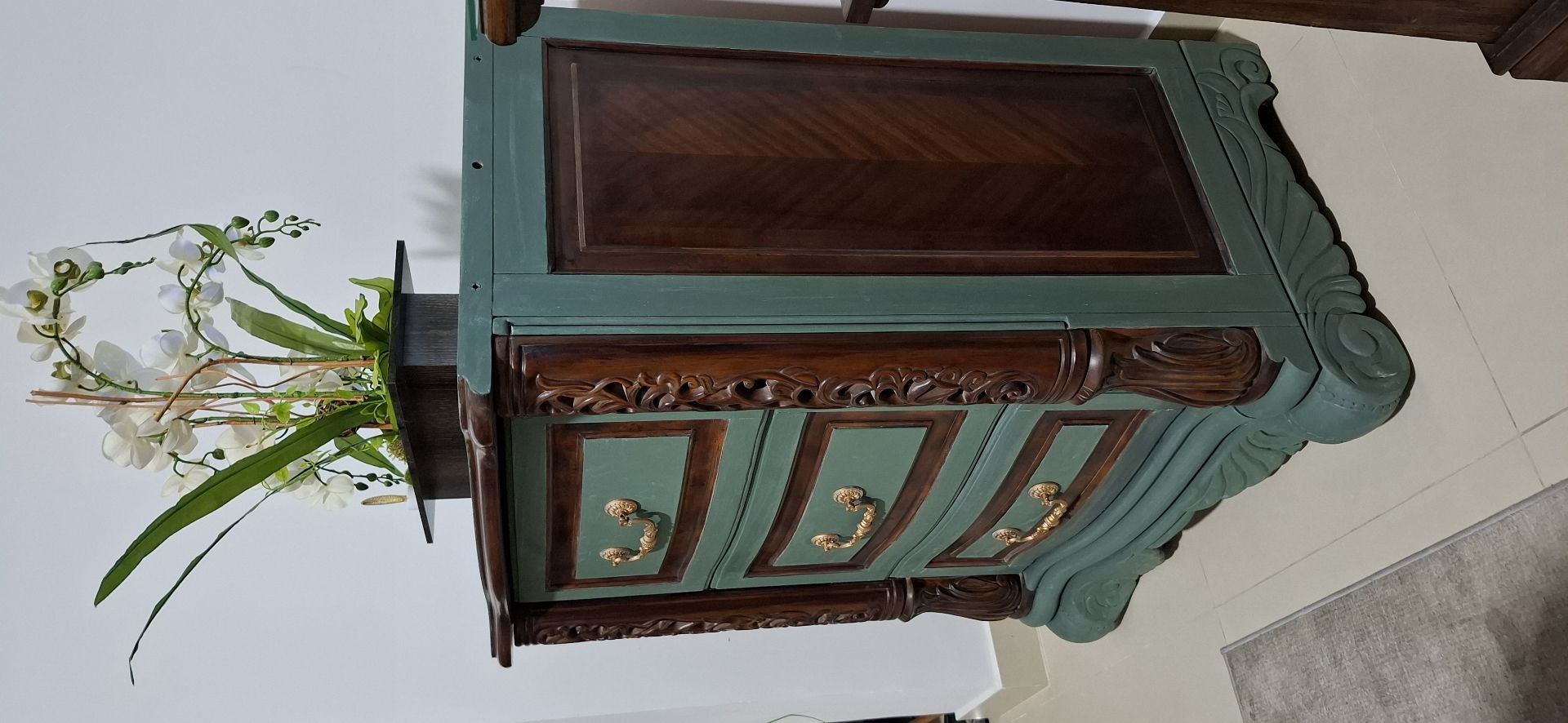 Amazing cabinet with drawars  - Image 2
