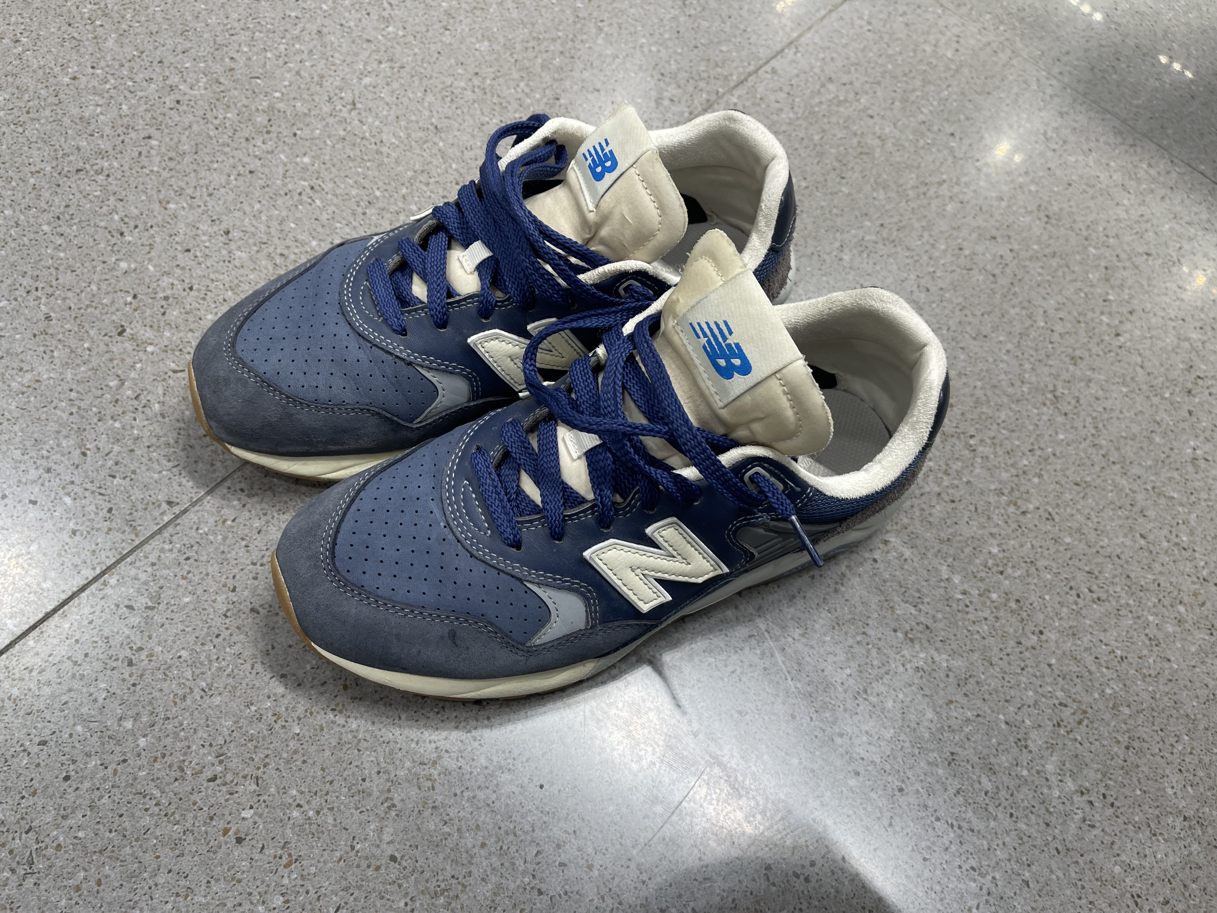 Used shoes for sale with good conditions  - Image 6