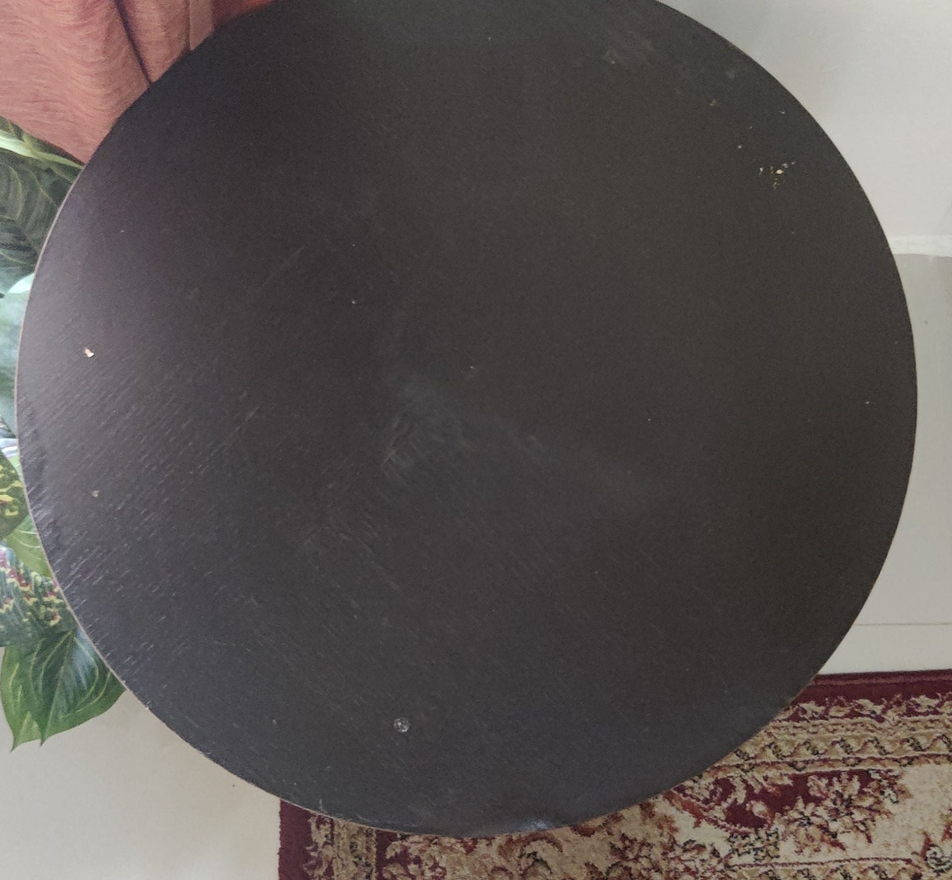 Black circular stand - Image 3
