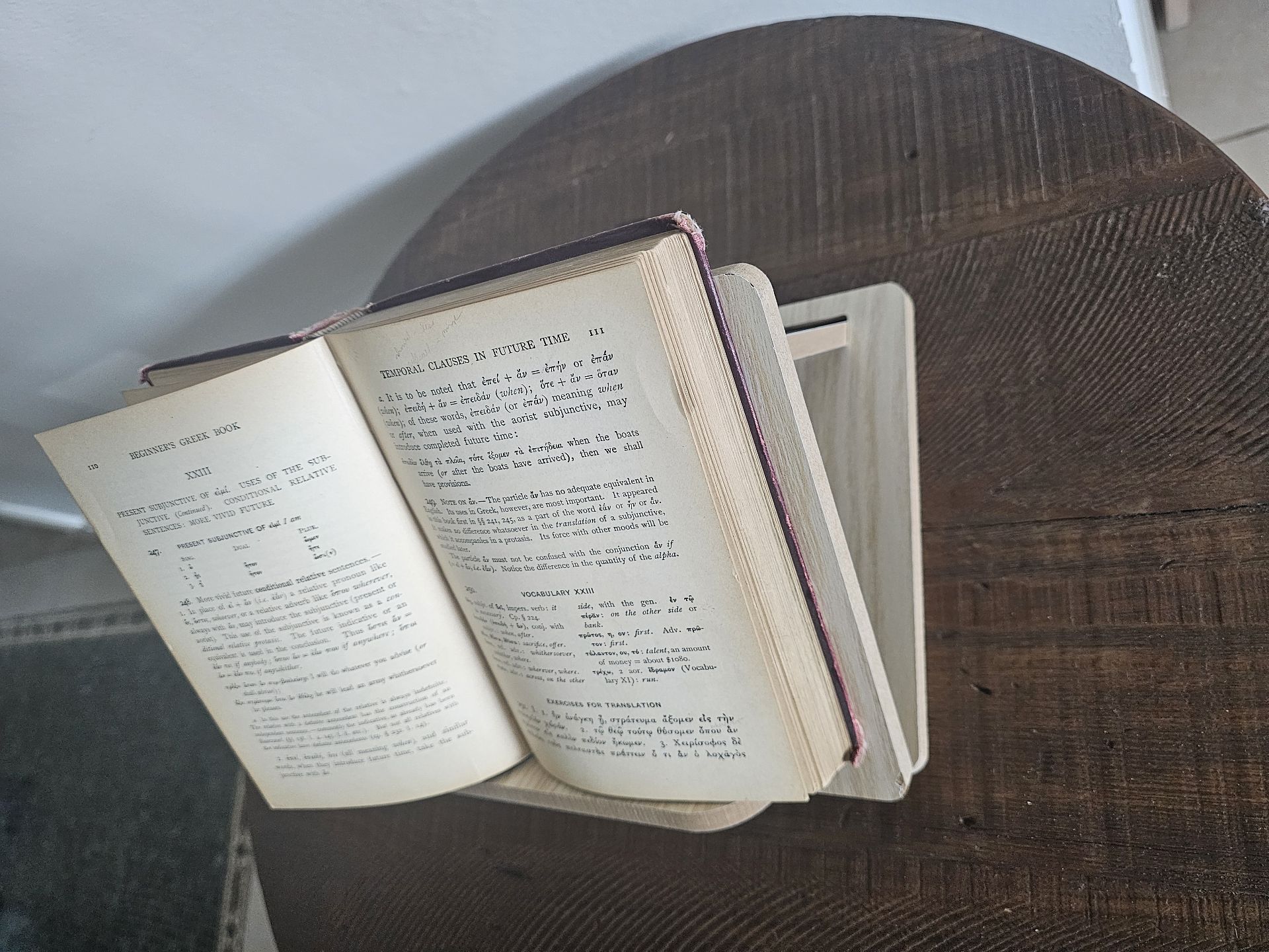 Books stands - Image 2