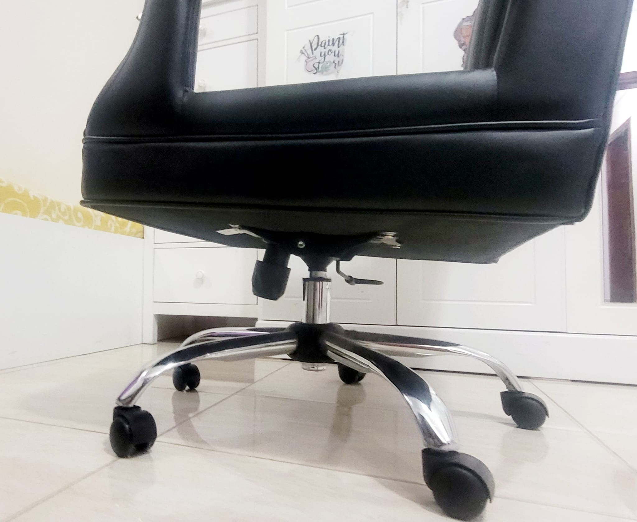 ELEGANT BLACK OFFICE CHAIR - Image 3