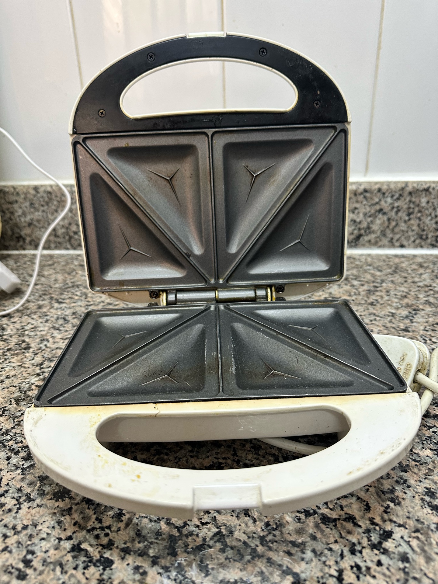 Juicer and sandwich maker - Image 3