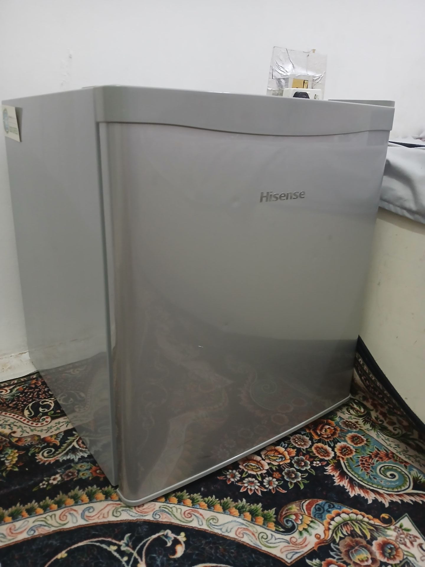 His Hisense mini refrigerator for sale good condition  120 Qr. - Image 2
