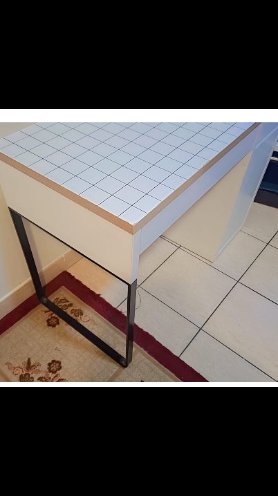 SNOW WHITE DESK VALUE FOR MONEY IN GOOD CONDITION - Image 3