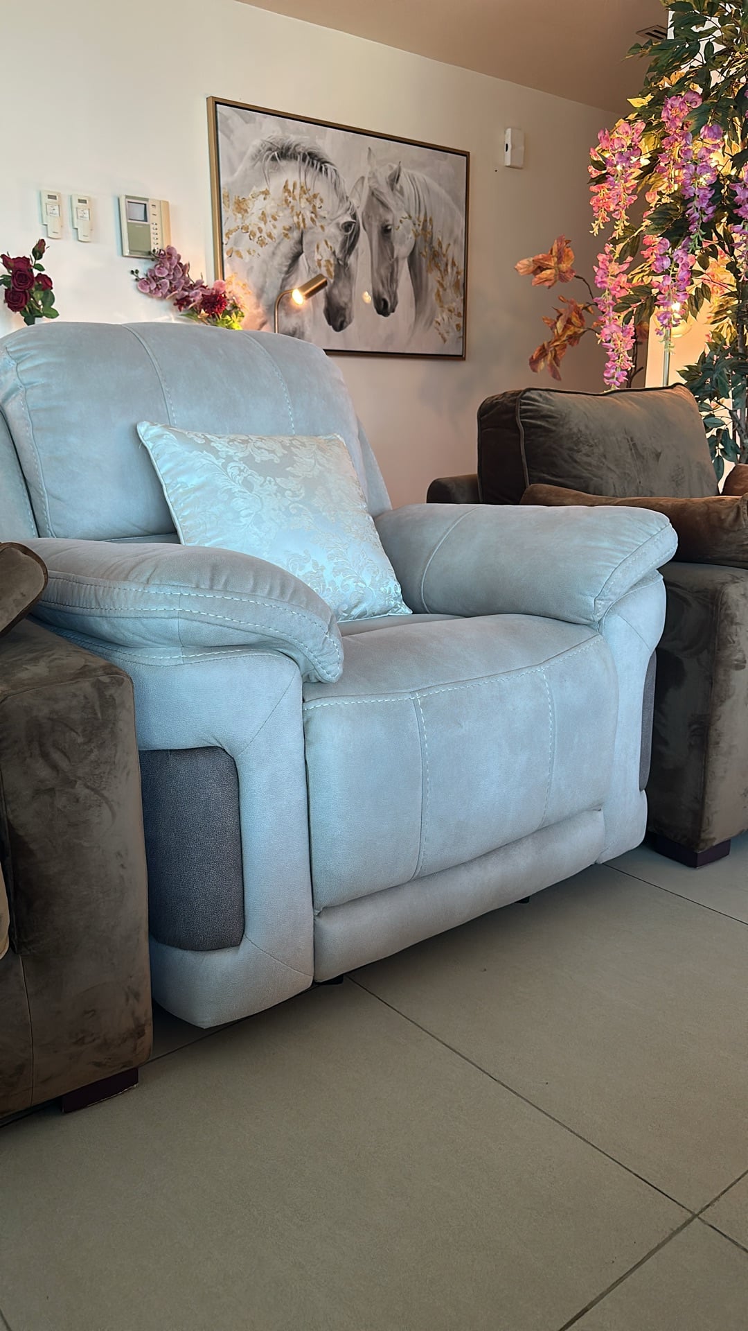 Home Center Recliner / Lounger - Image 1