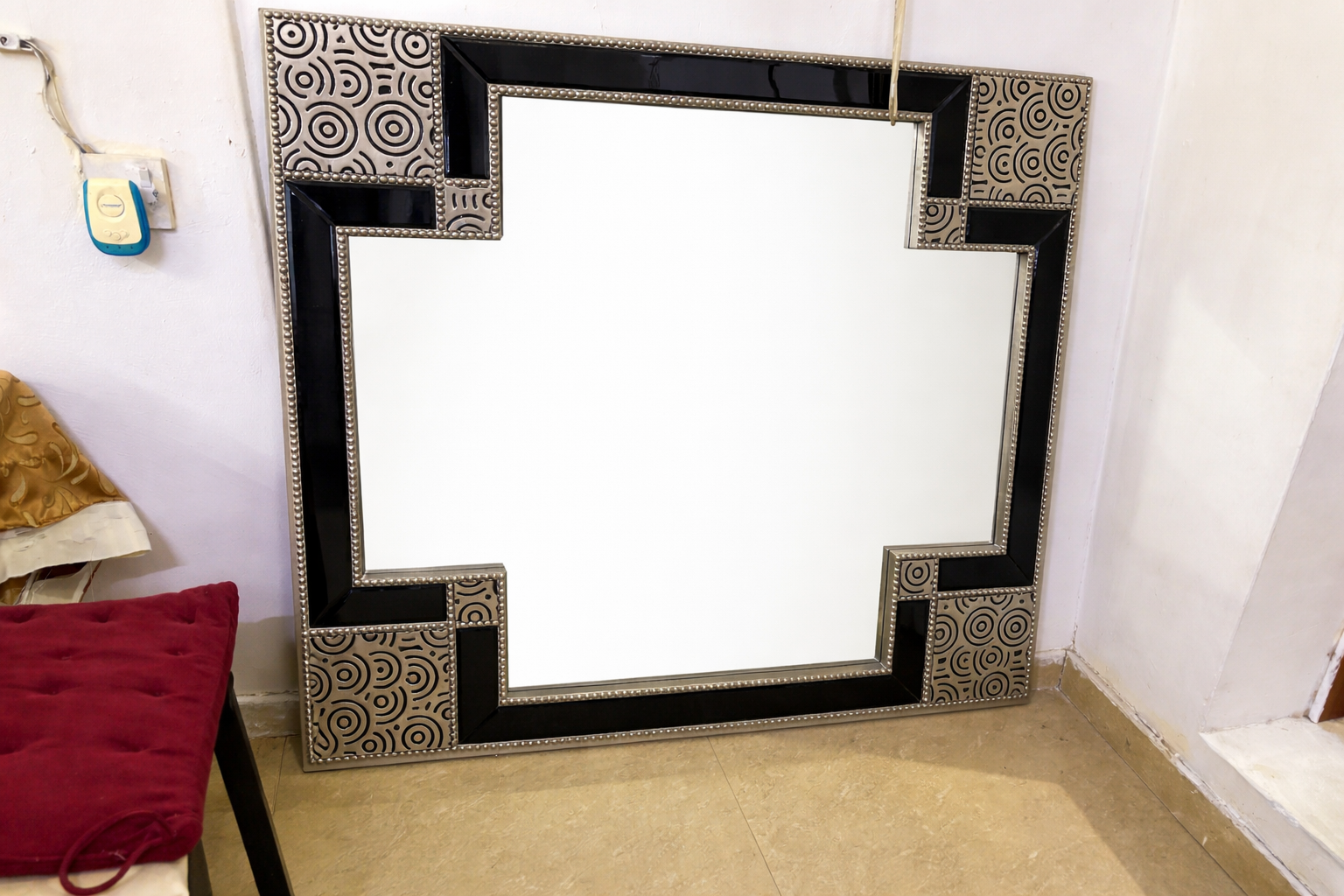 Dressing Table with Large Mirror - Image 2