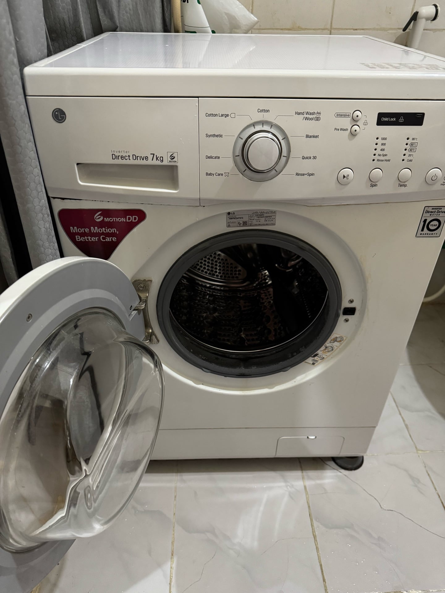 LG 7kg Front-load washing machine - Image 1