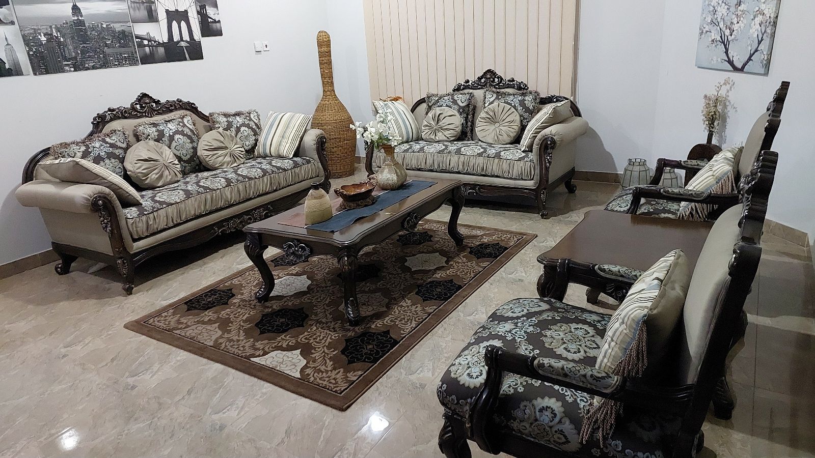 Stunning 7-Seater Sofa Set with Tables - Image 1