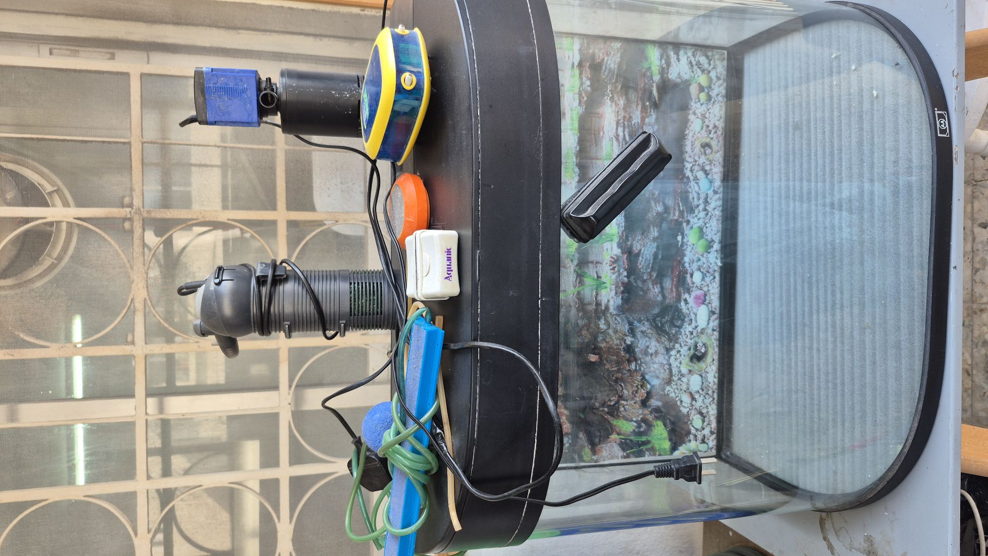 Fish aquarium - Image 1