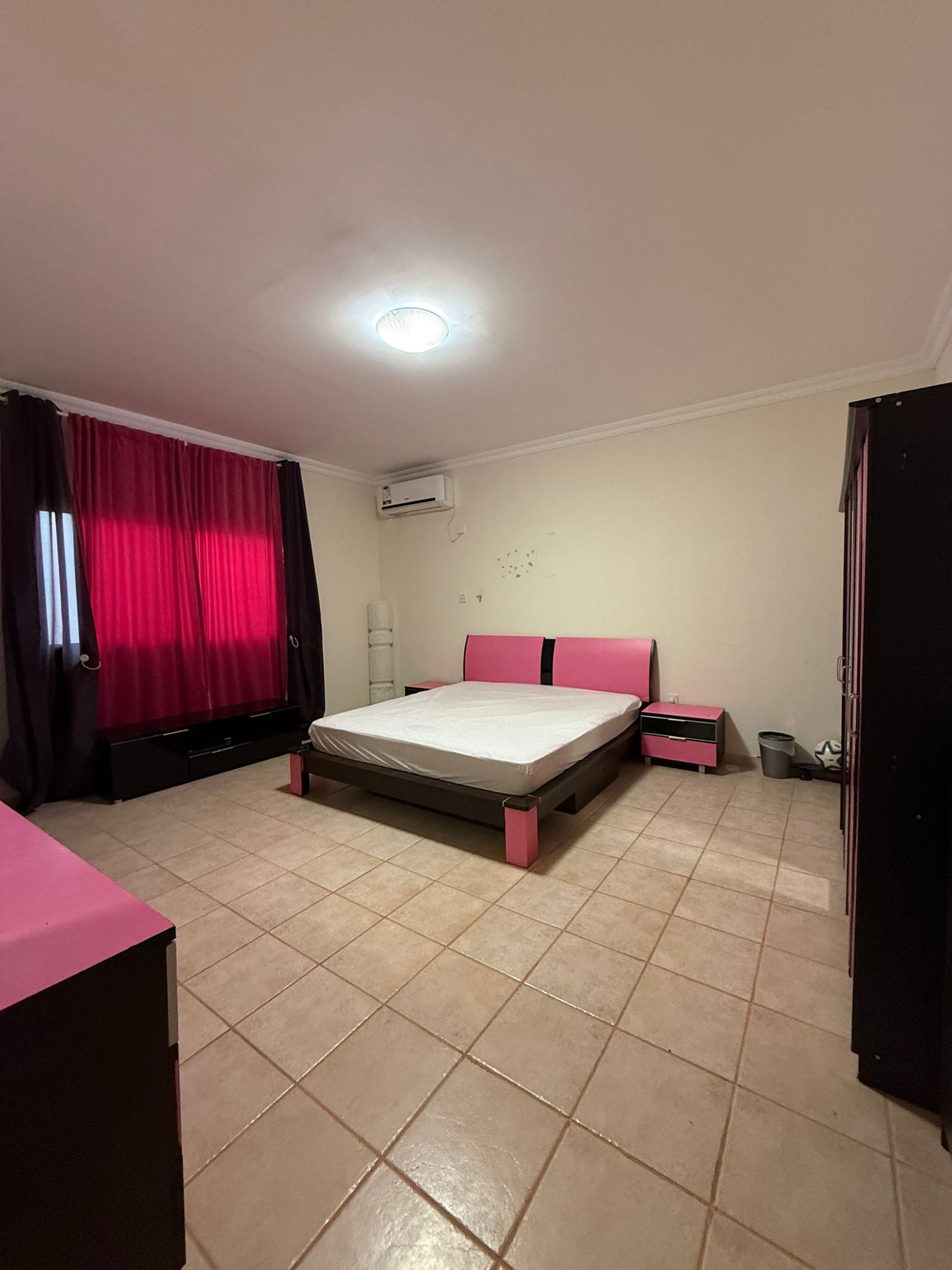 Black & Pink King bedroom set - Image 1