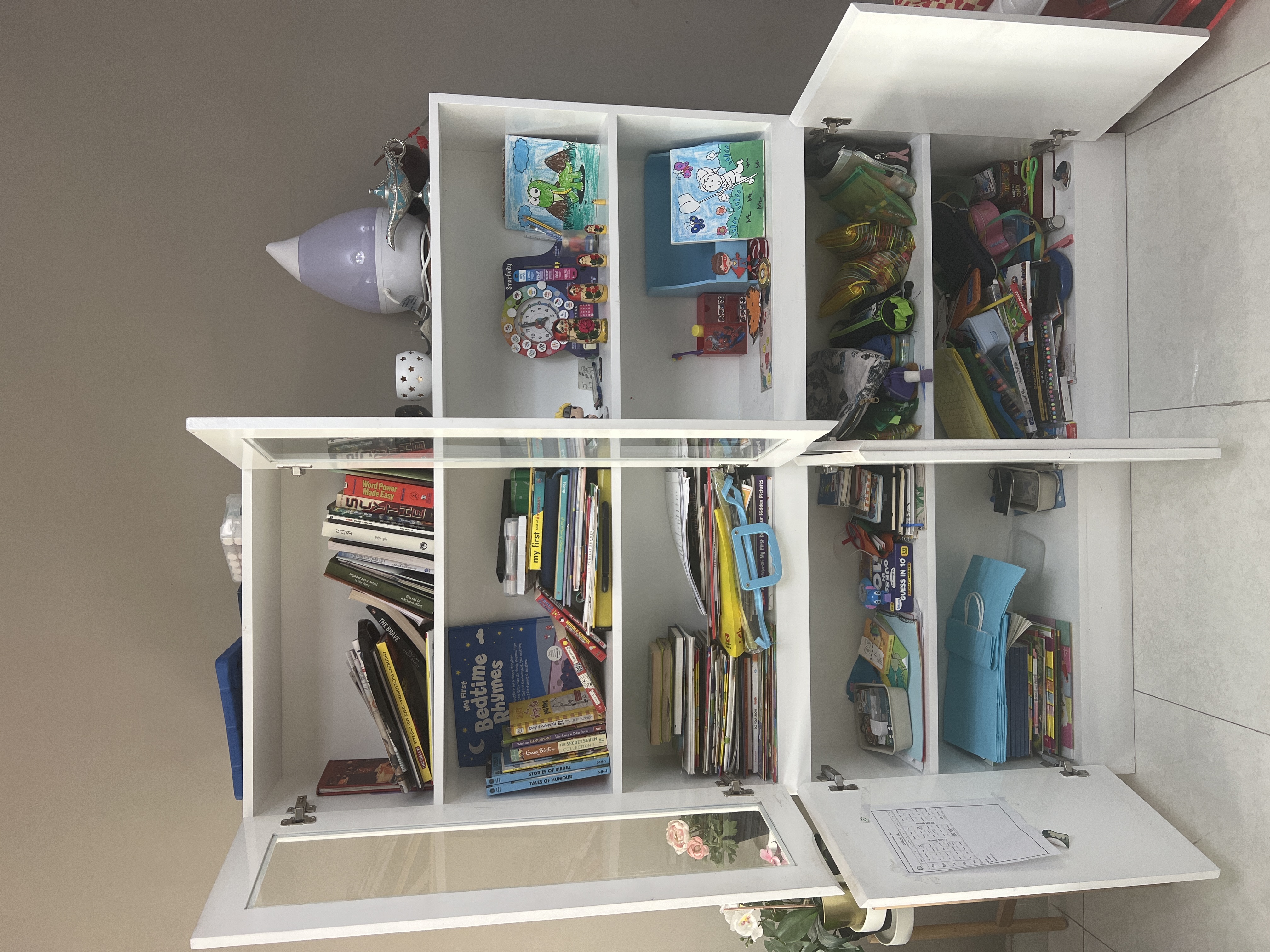 Books Shelf - Image 1