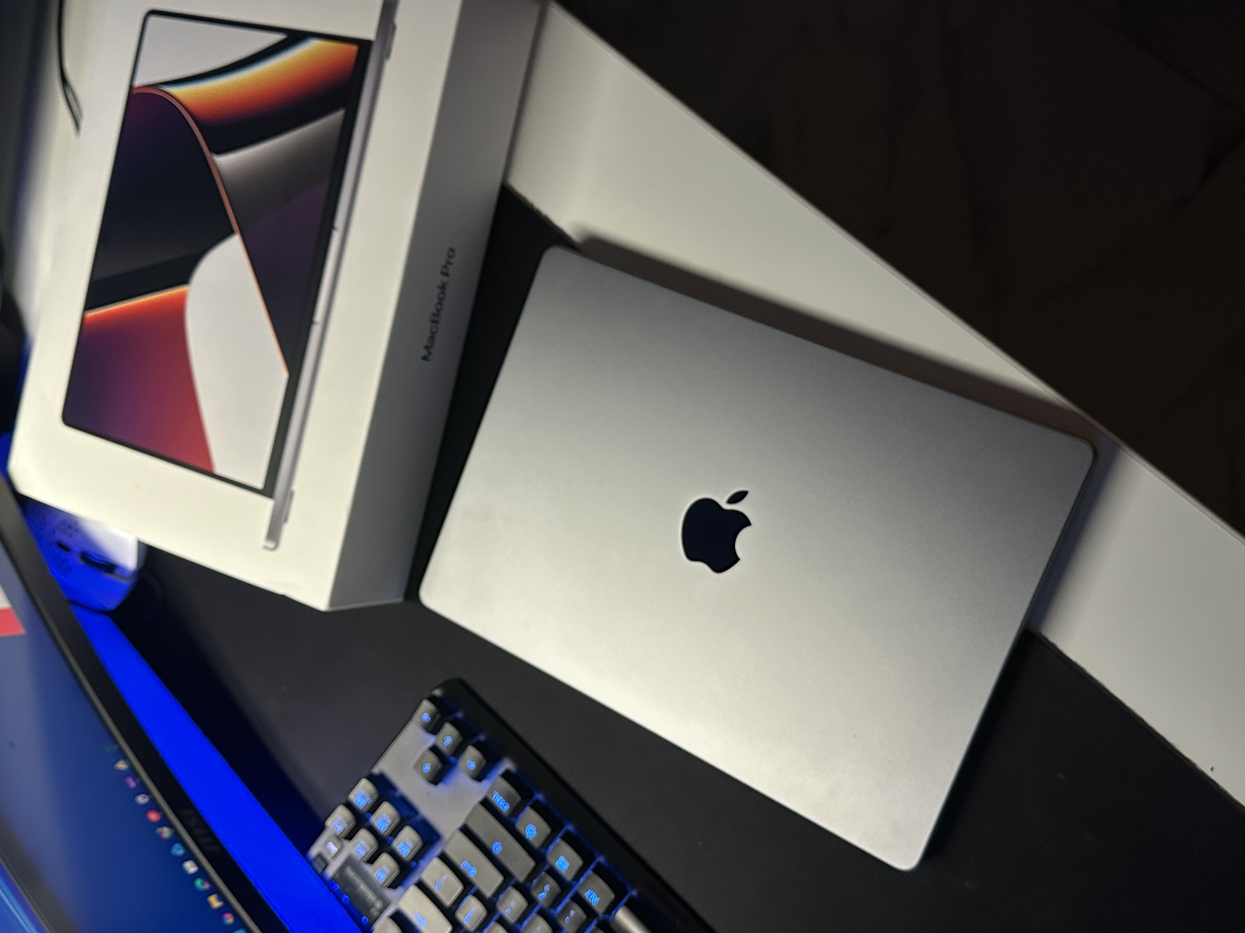 Macbook M1 Pro 14-inch - Image 2