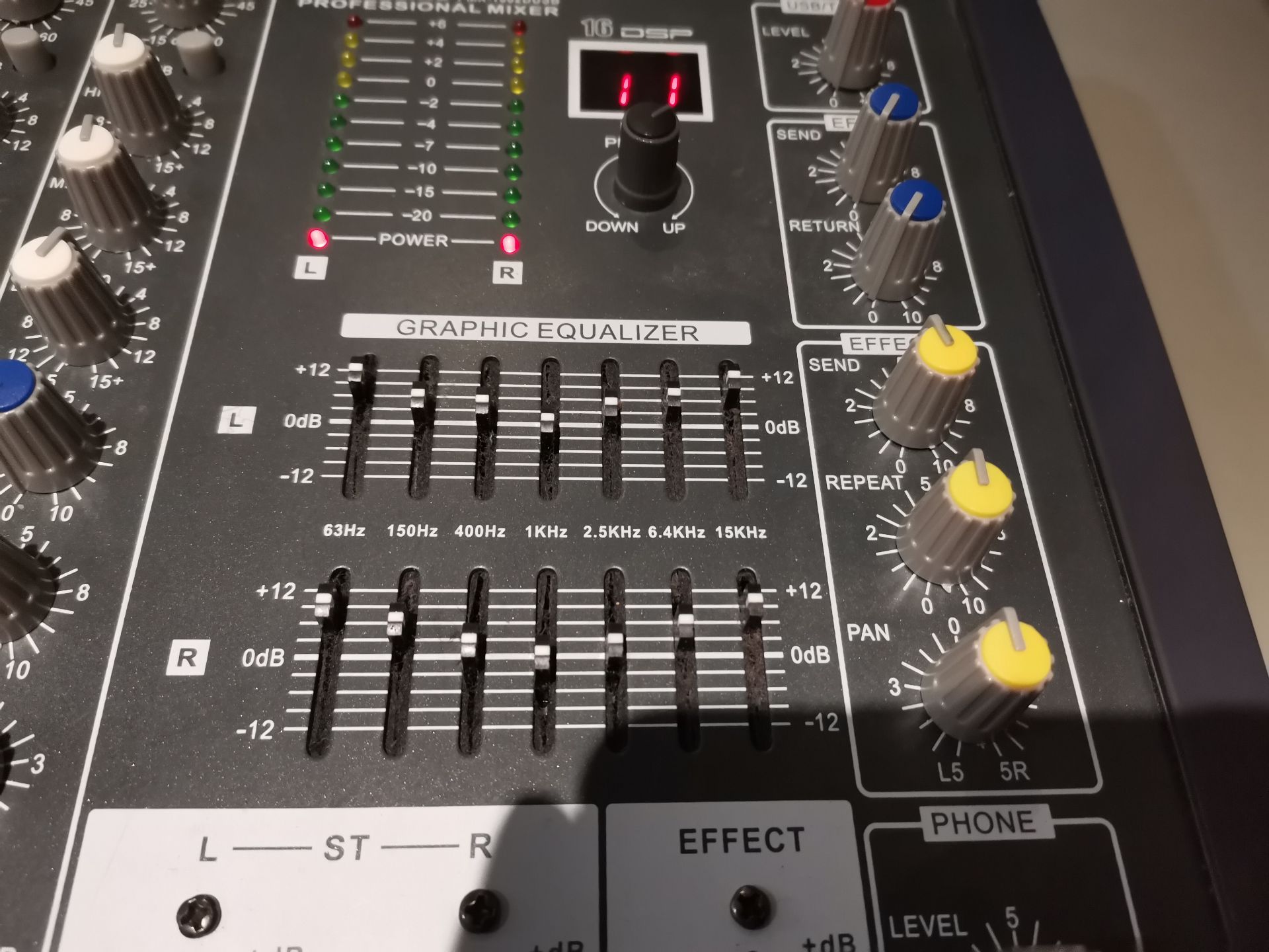 Yamaha S112V Passives speakers and 16 channels Powered Mixer - Image 5
