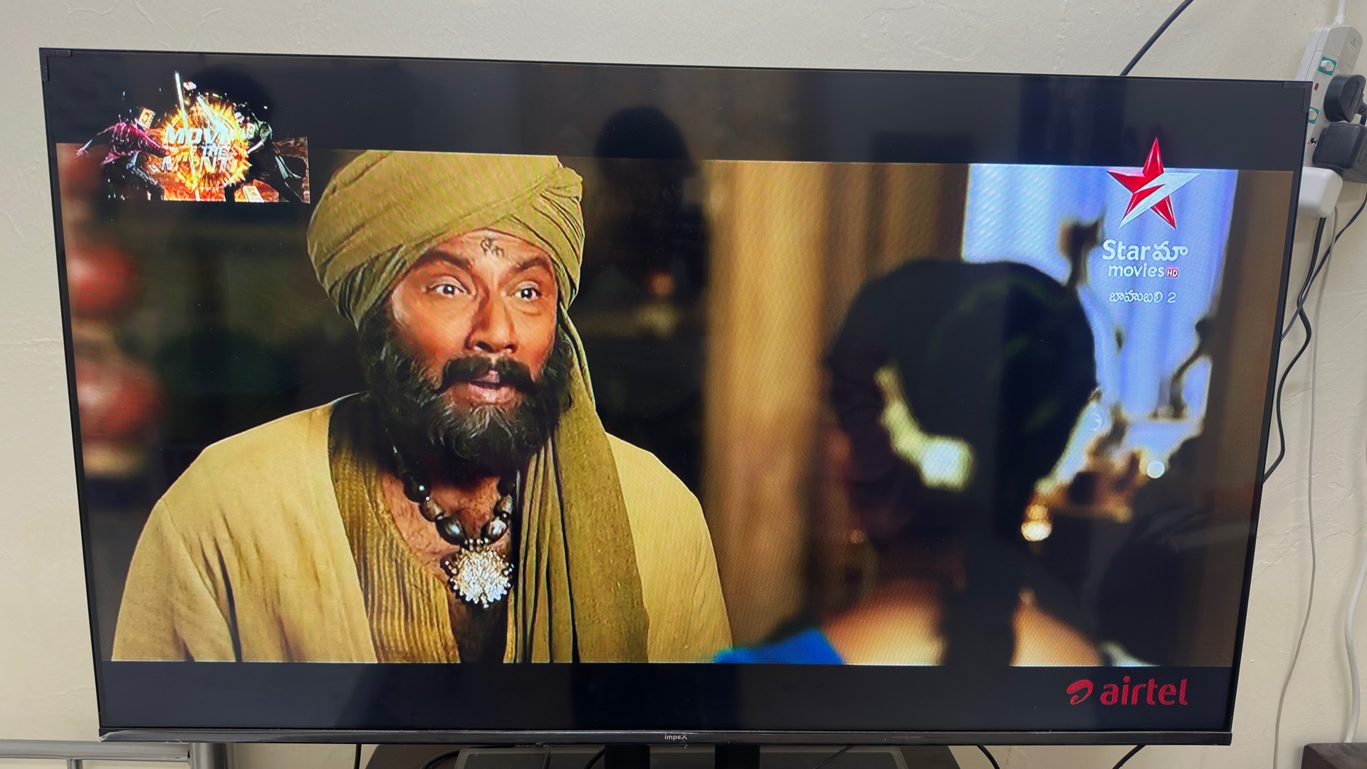 Impex 50 inch TV with stand - Image 3