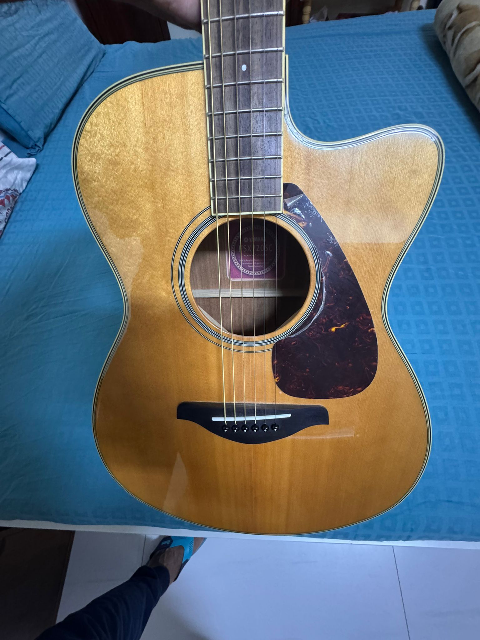 Yamaha FX720SC Electro-Acoustic Guitar - Image 1