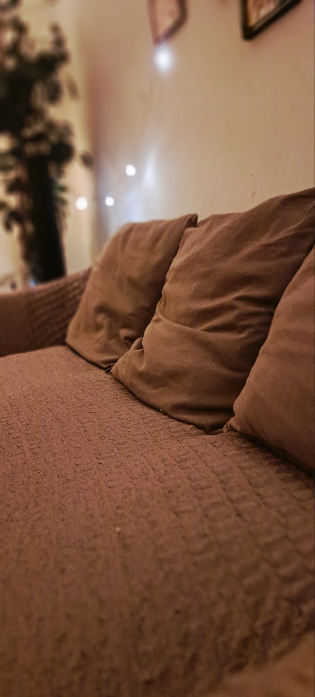 This is a set of 3 extremely soft and comfy sofas plus cushions  - Image 4