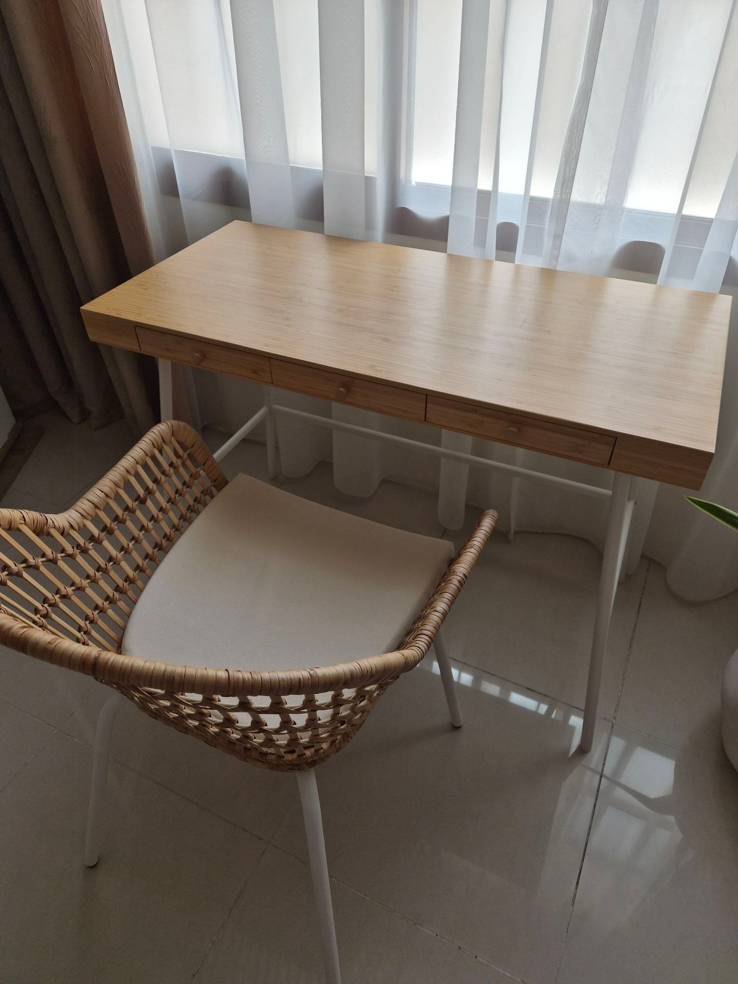 Study desk and chair in like-new condition - Image 3