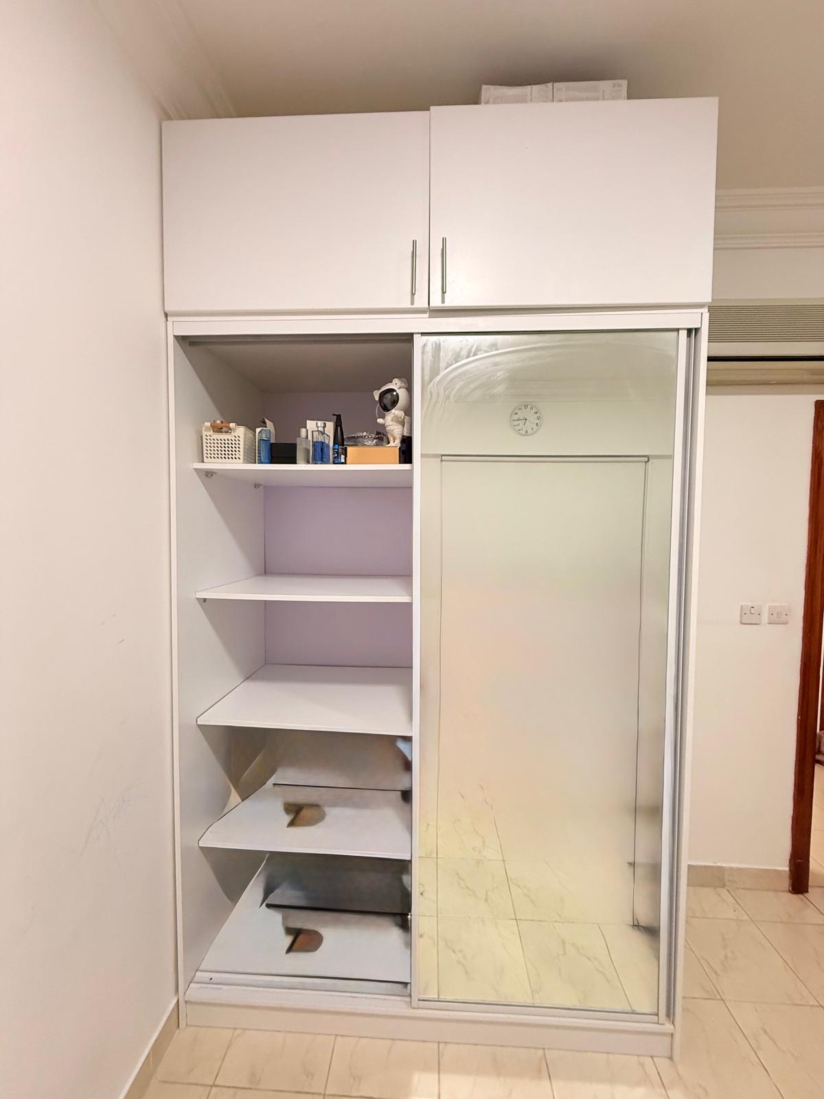 Wadrobe sliding door with storage hox - Image 2