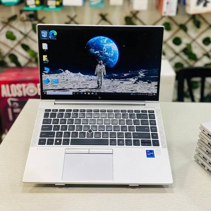 HP EliteBook 840 G8
Core i7 11th Gen
16GB RAM. 512 GB SSD - Image 2