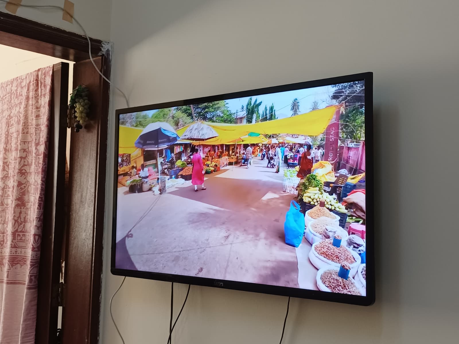IKON 50 INCH TV GOOD CONDITION - Image 2