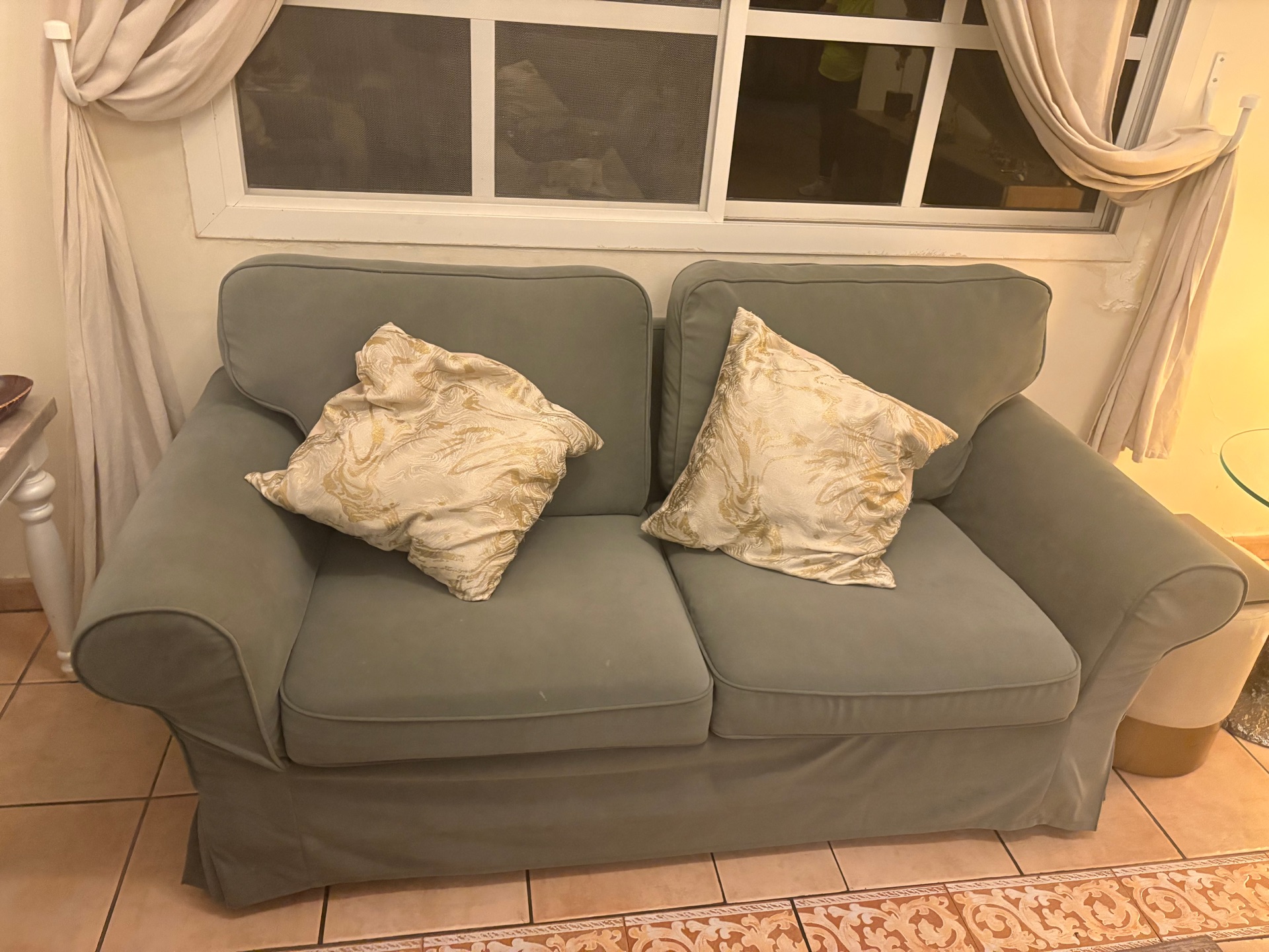 3 peace home center couch green colored cover  - Image 7