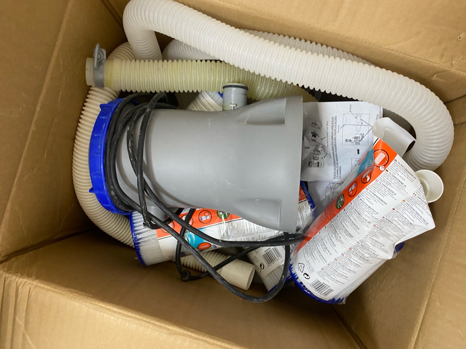 Portable pool filter pump, power inverter and accessories  - Image 4