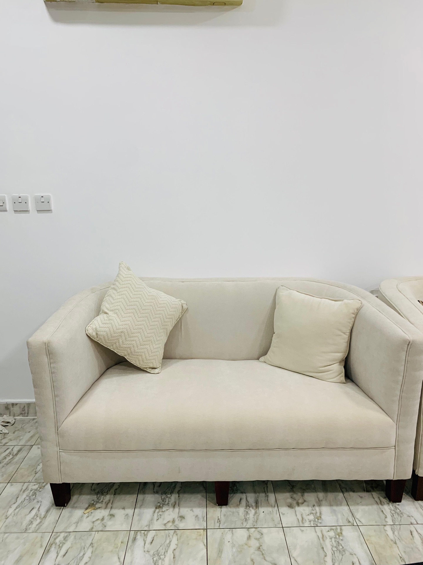 Elegant and comfortable sofa for sale-350 QR - Image 2