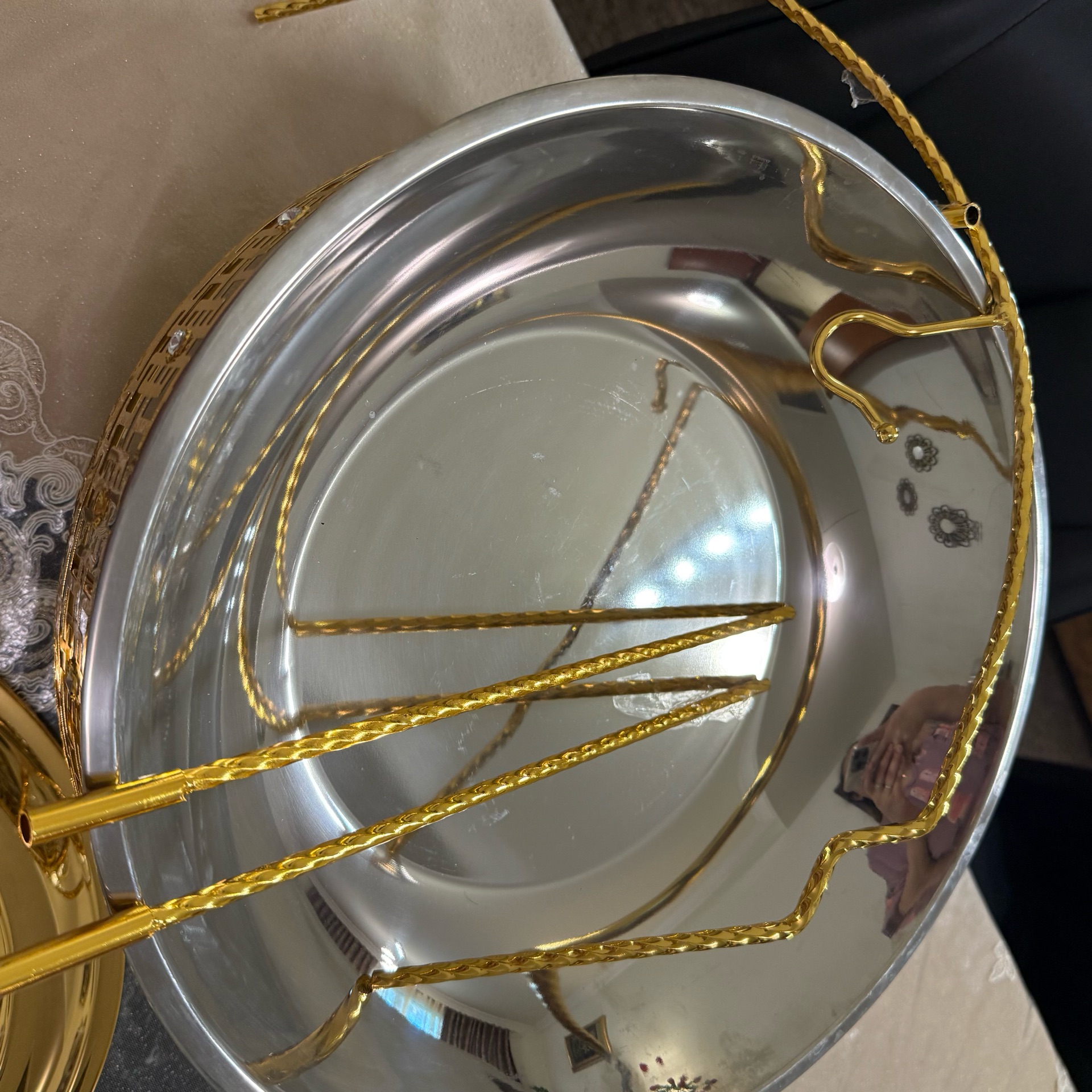 Gold serve-dish  - Image 8