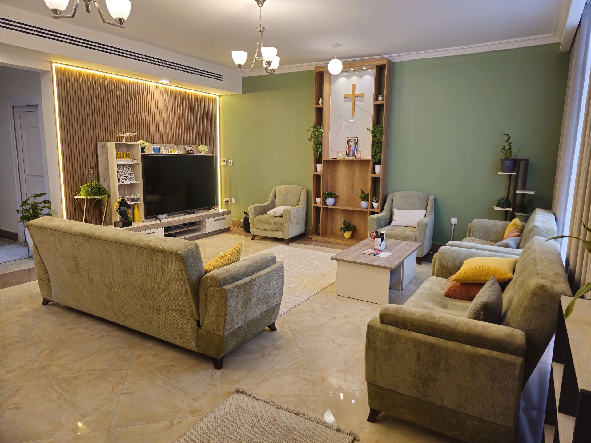 Sofa set with chairs - Image 2