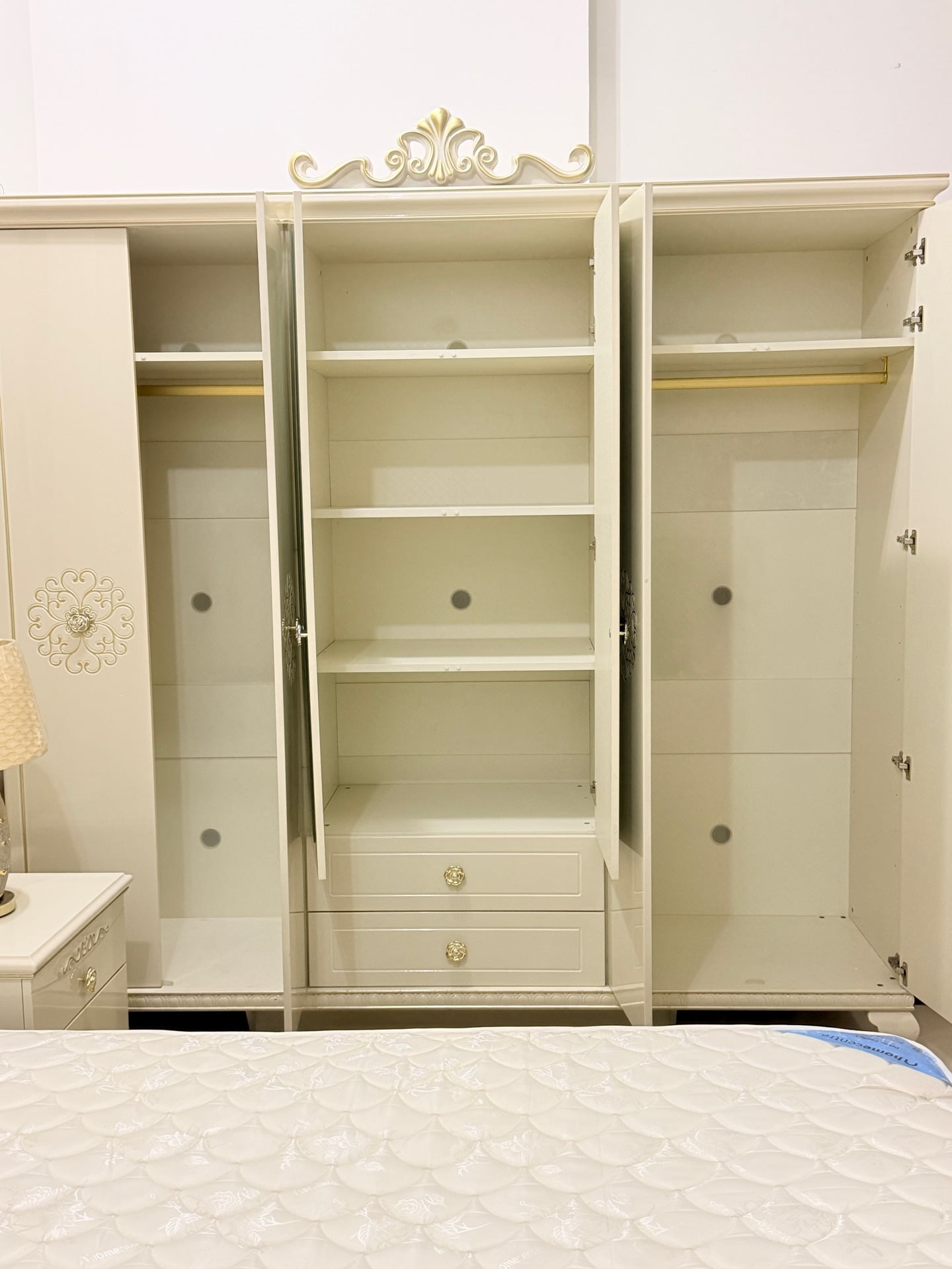 طقم غرفة نوم بحجم كينج من Homecentre للبيع - Image 7
