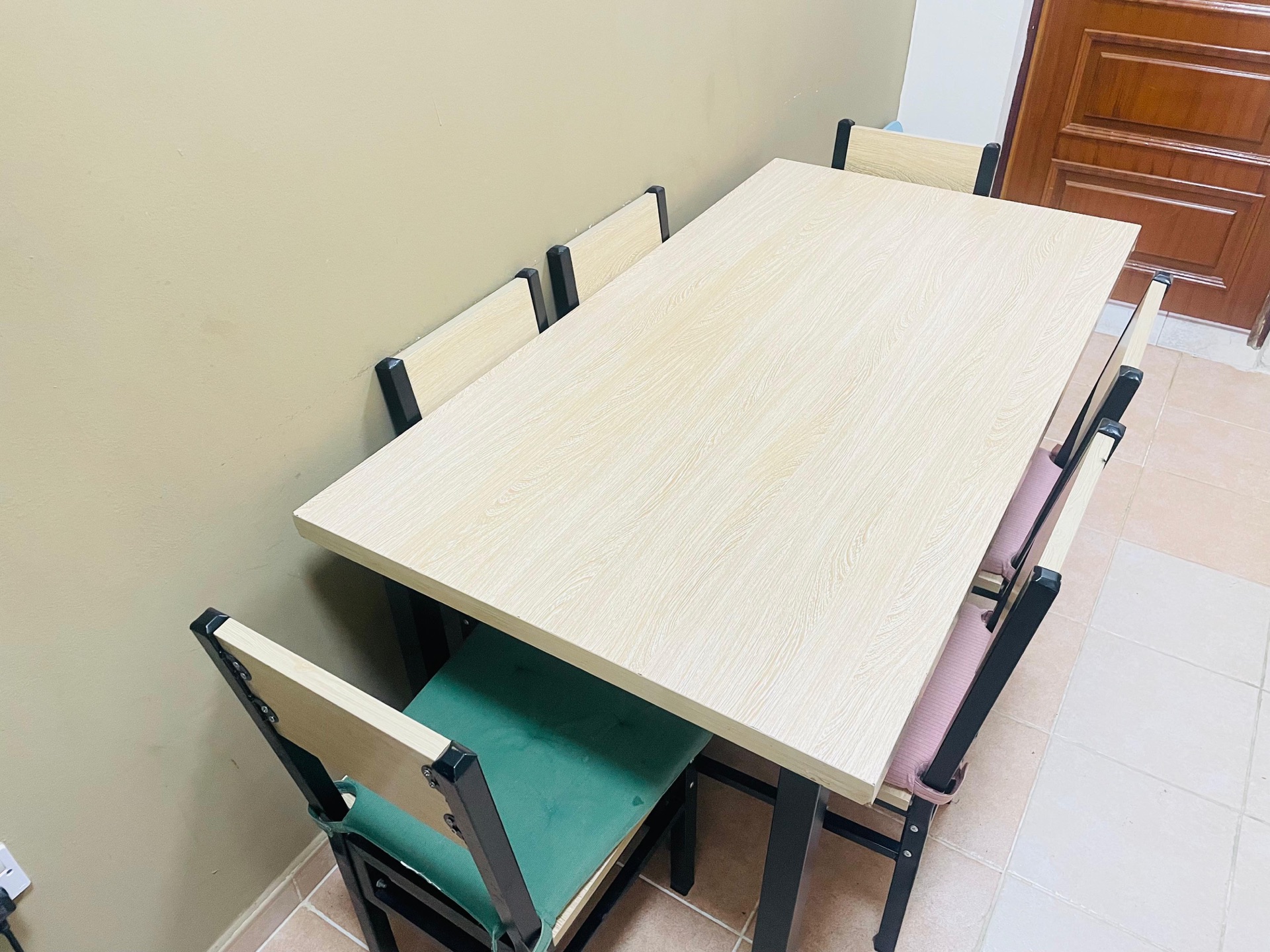 Dining table with 6 chairs - Image 2
