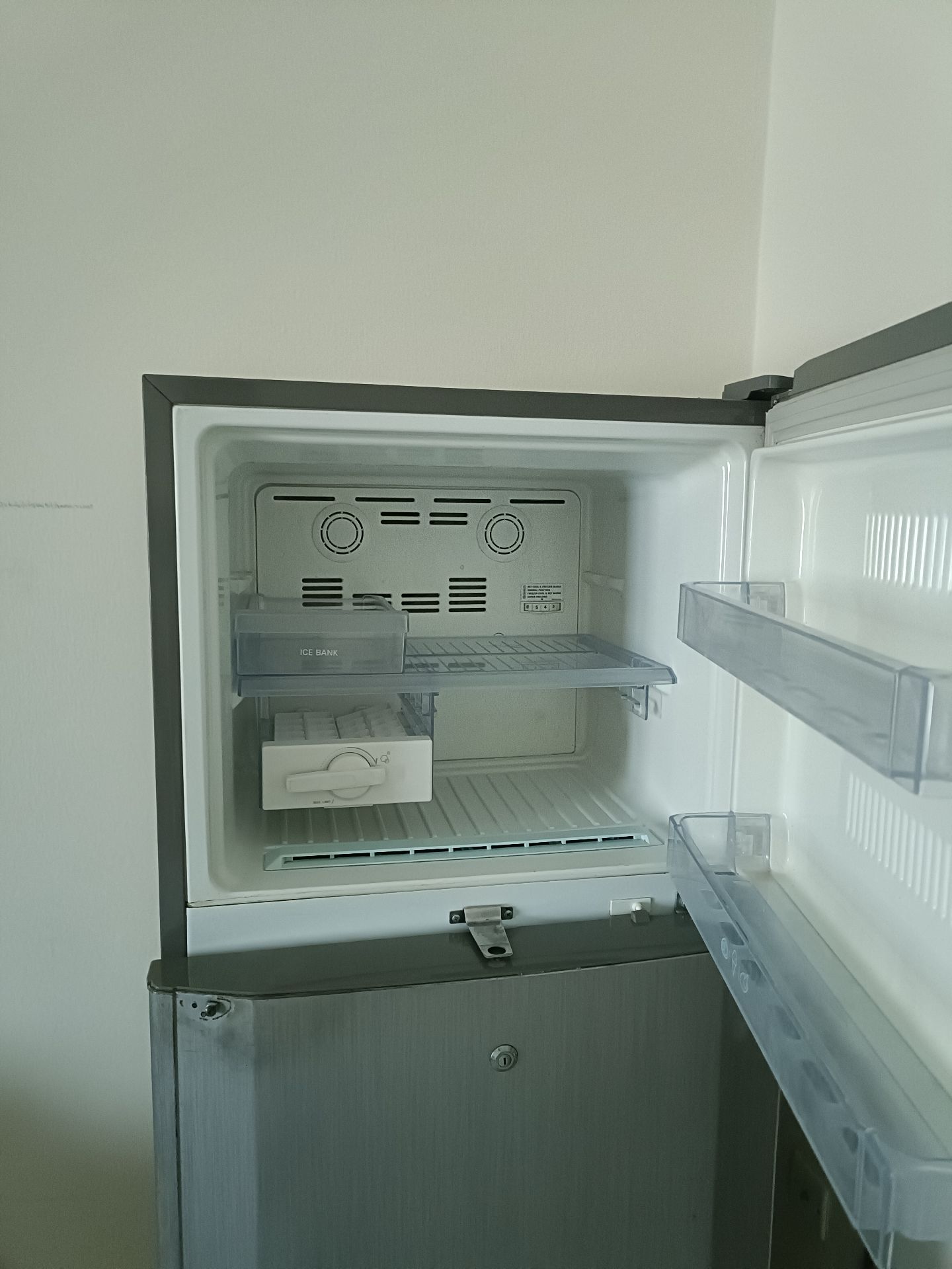 LG refrigerator for sale  - Image 2
