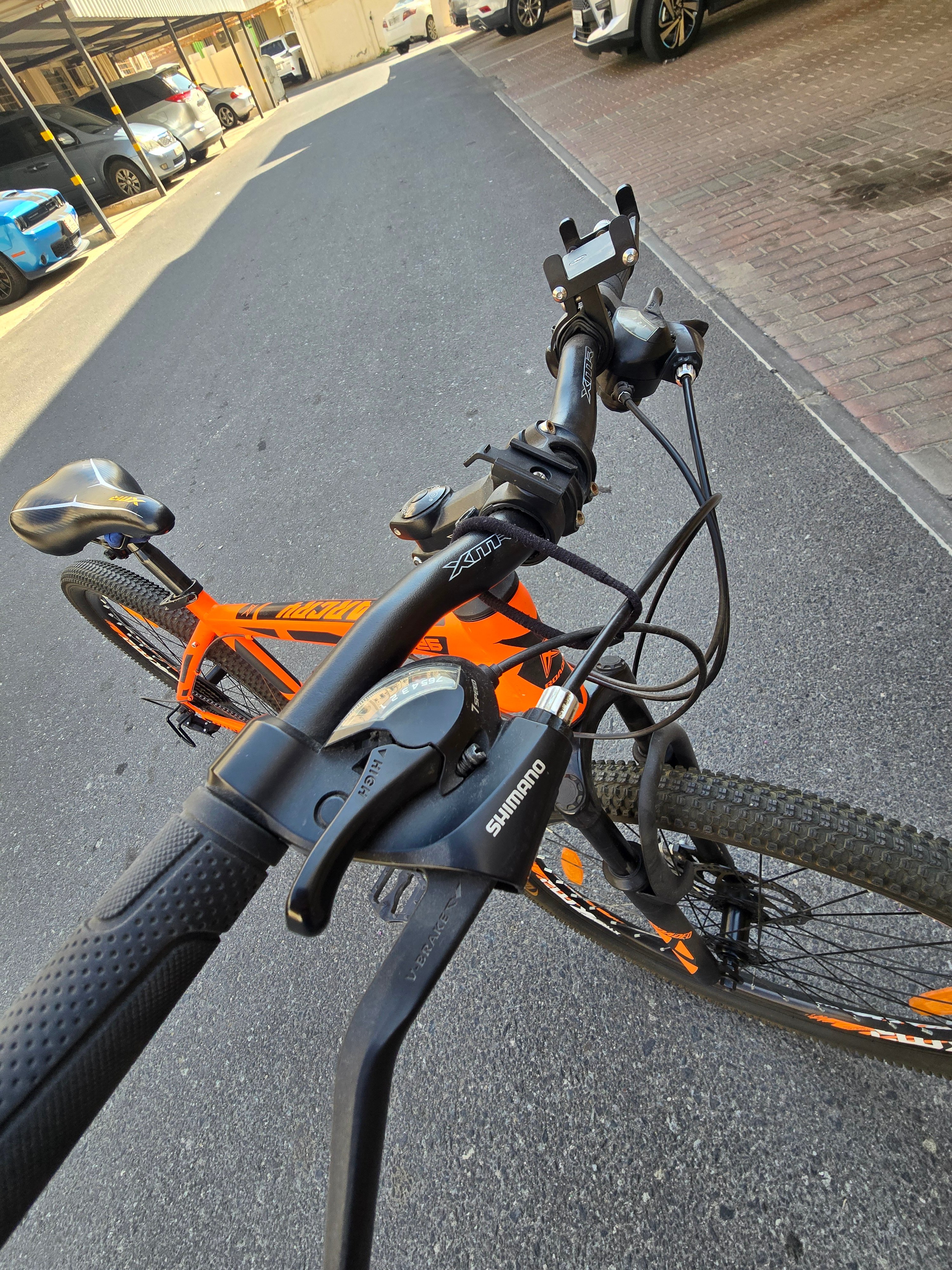 Hercules Roadeo Bicycle with Shimano Specs - Image 3