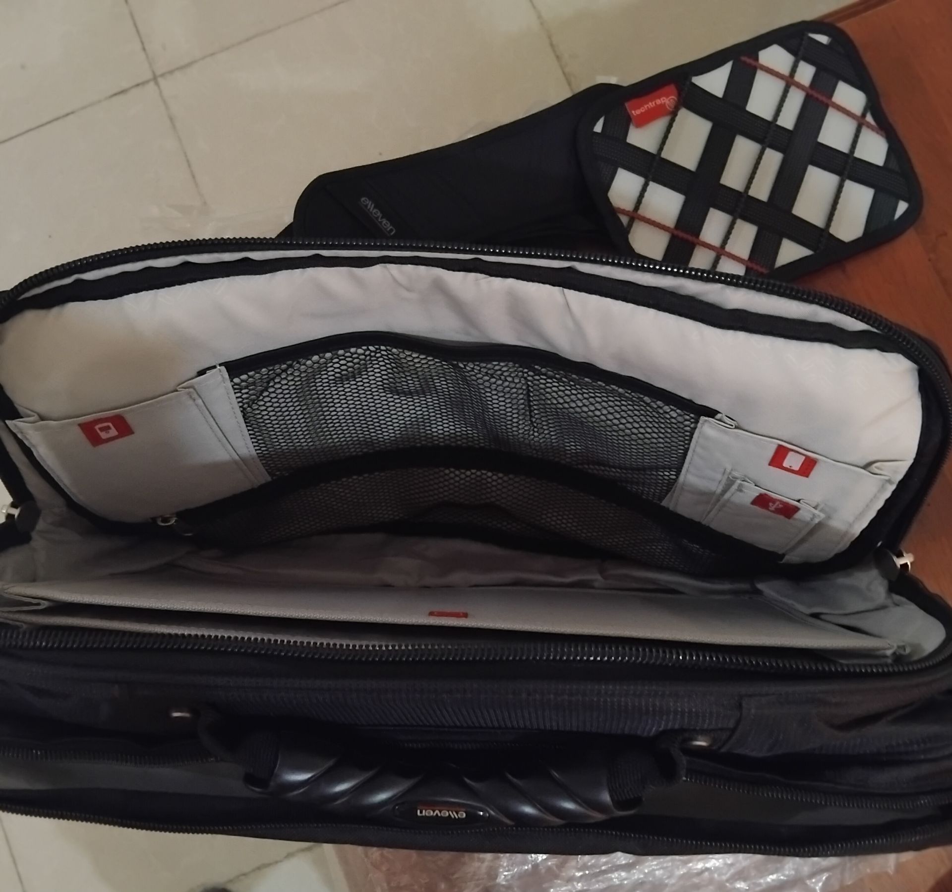 SCHOOL BAG BIG SIZE NEW NOT USED " ELLEVEN BAGS " BRAND  - Image 9