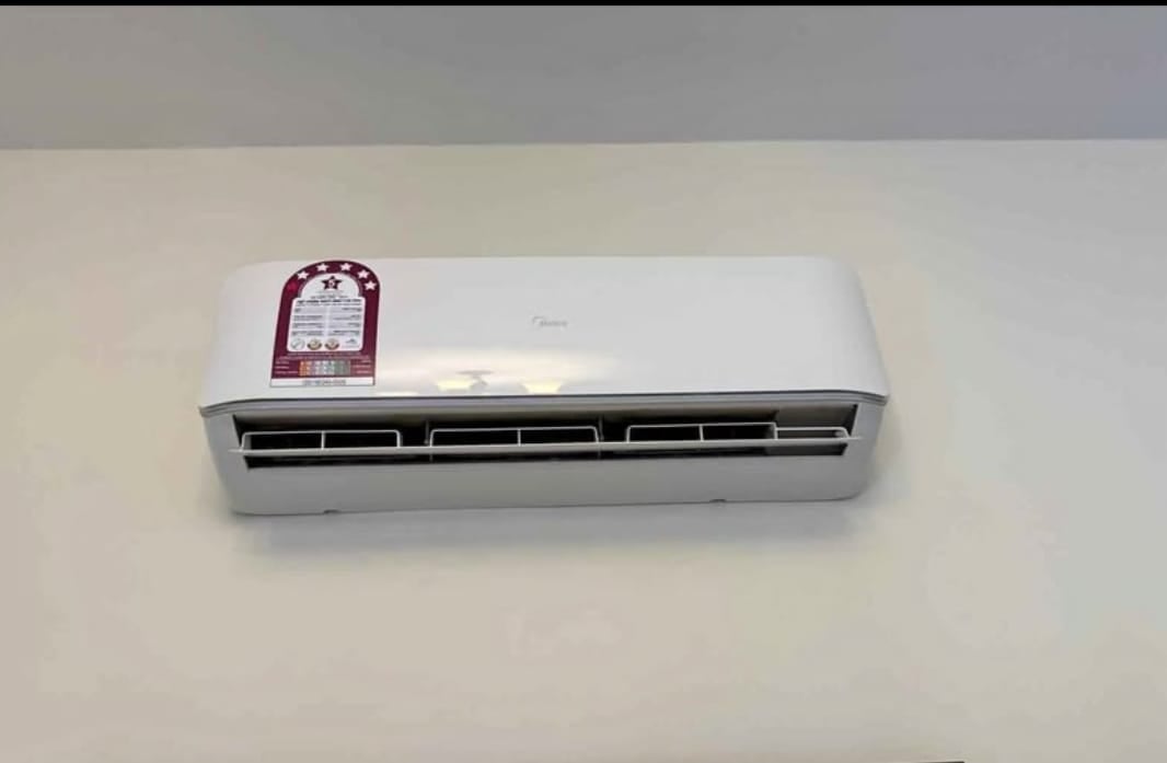 Midea split ac 1ton like new - Image 1