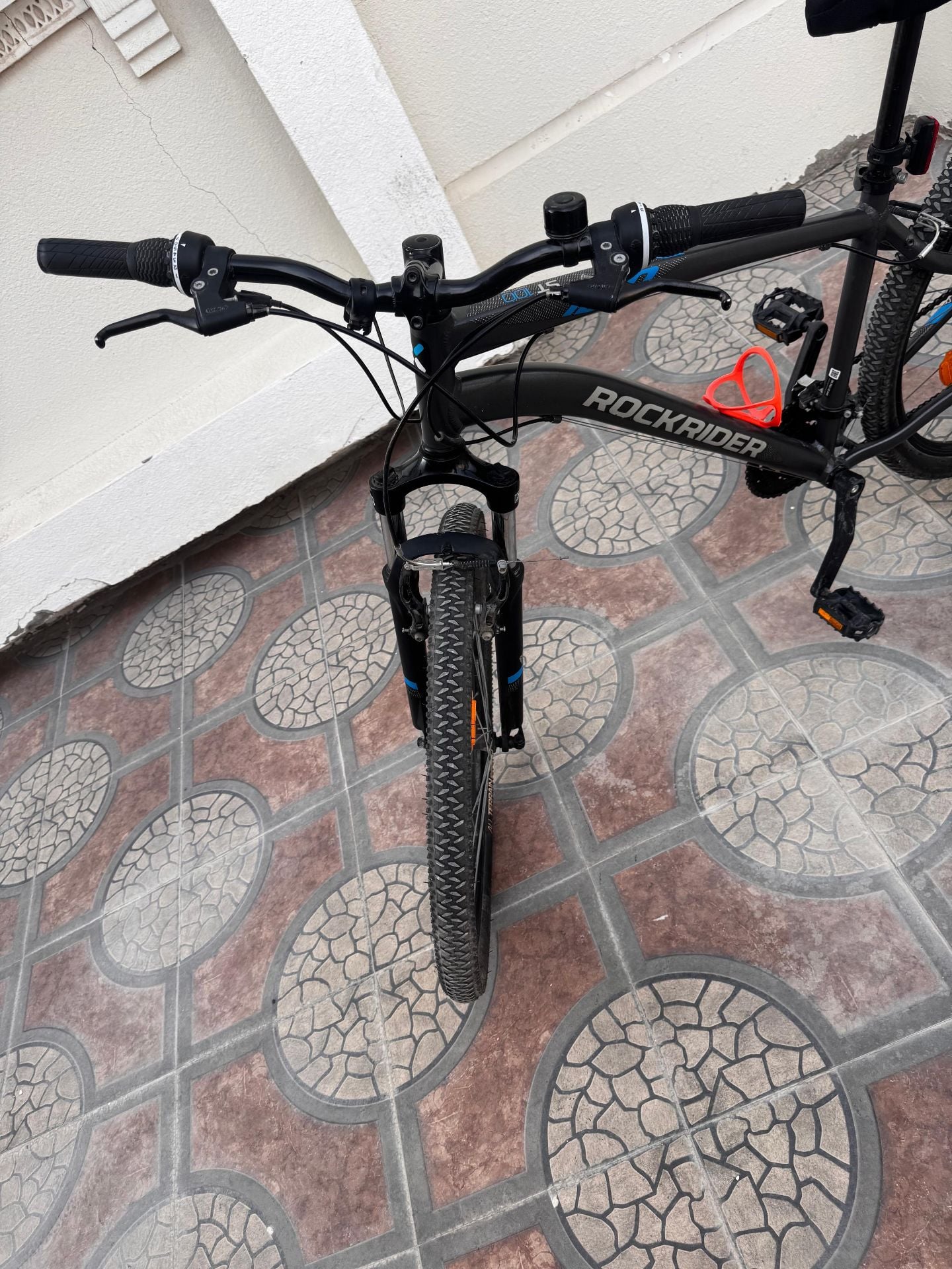 Mountain bike with accessories  - Image 4