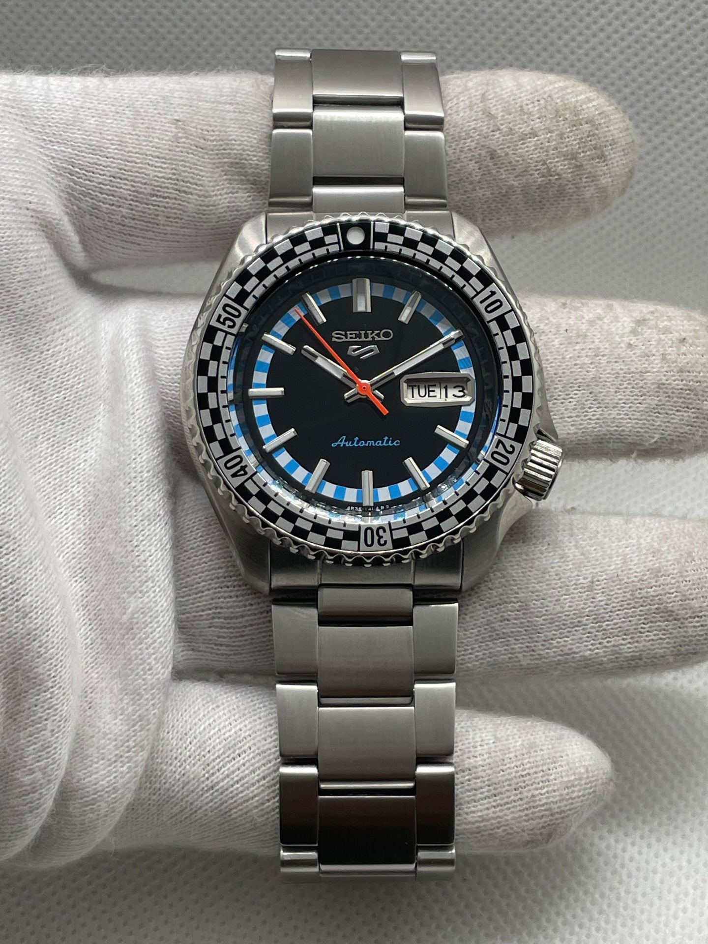 Seiko 5 Sports SKX Special Edition Checkers Flag Black Dial SRPK67K1 Refurbished - Image 7