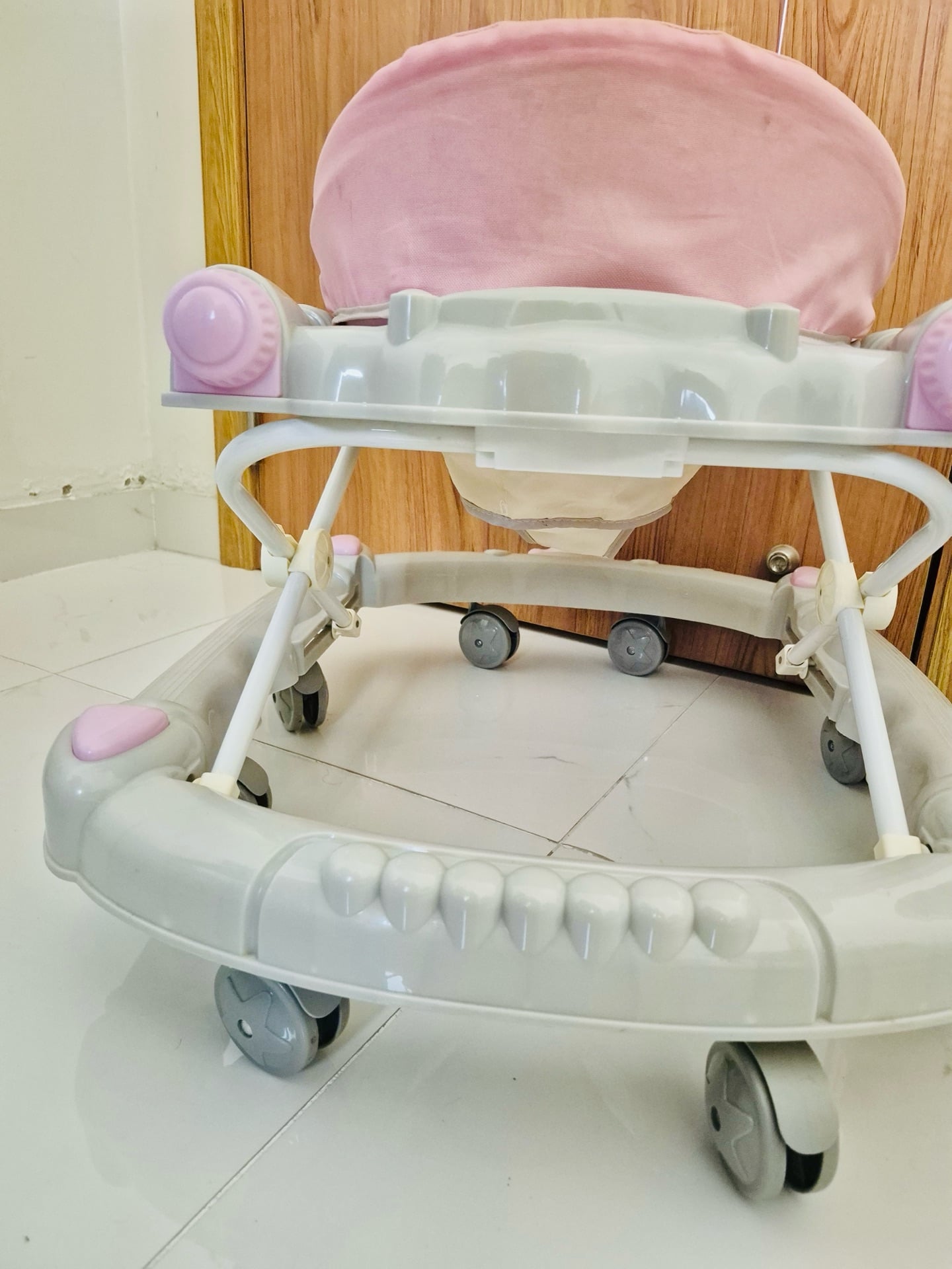 Juniors branded Baby Walker - Image 4