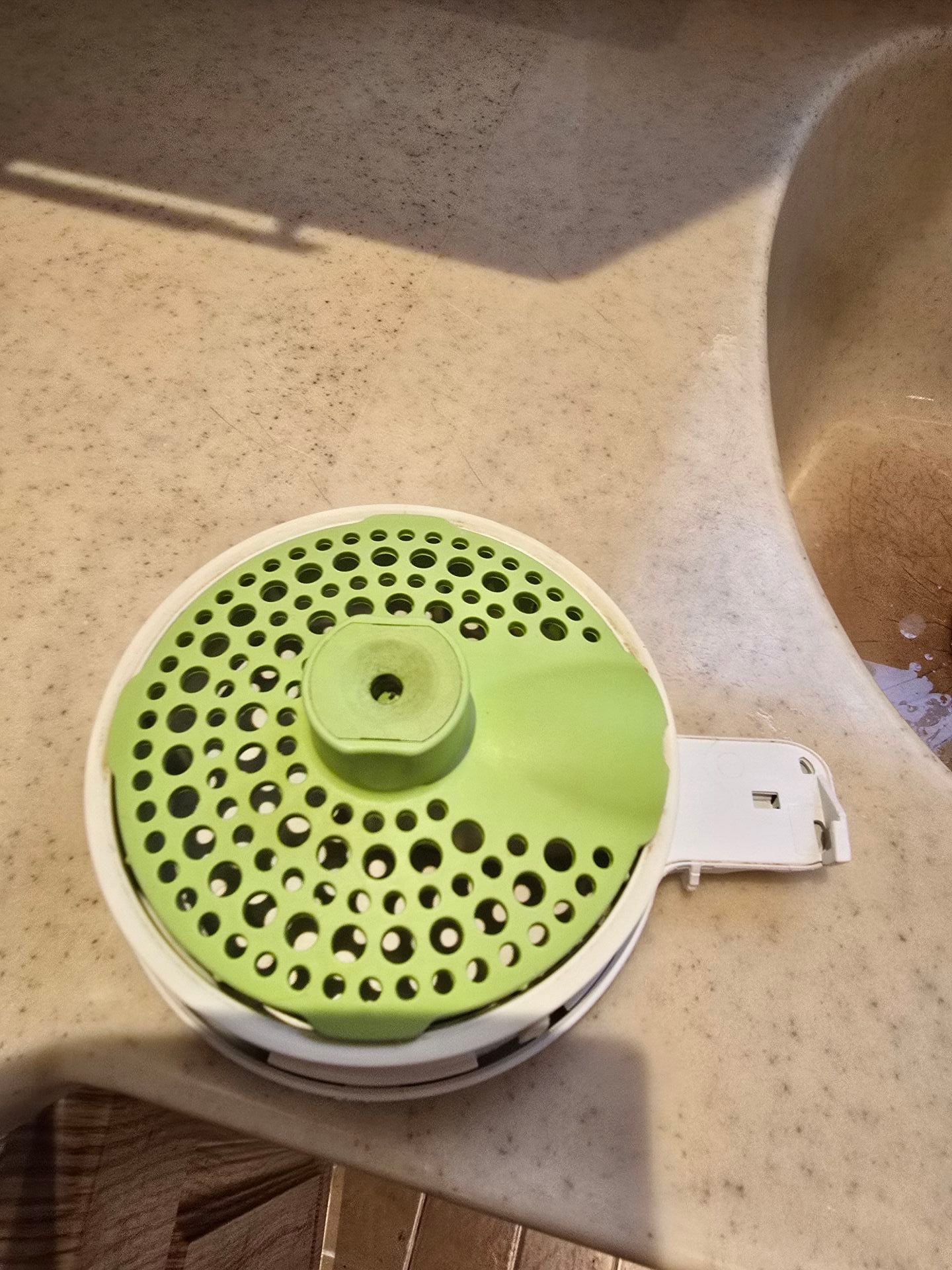Baby steaming and mixing food - Image 3
