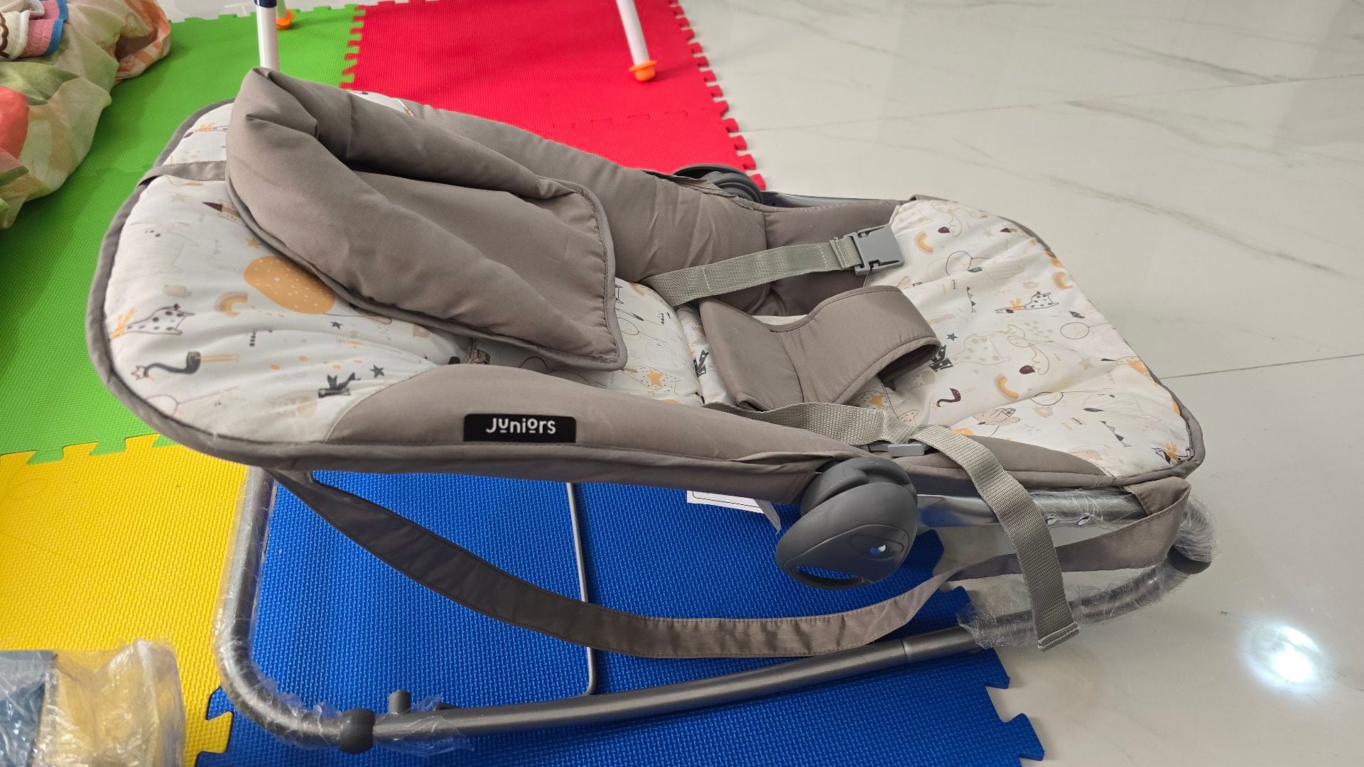 Brick baby rocker with pillow Junior - Image 3