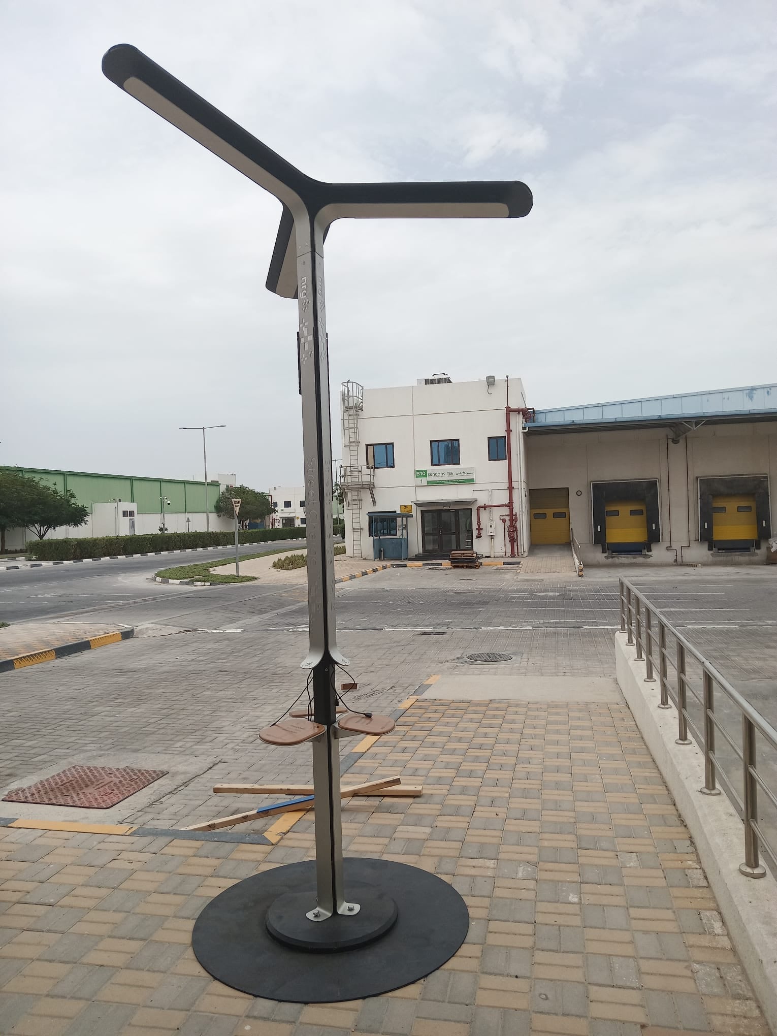 Street charger - Image 1