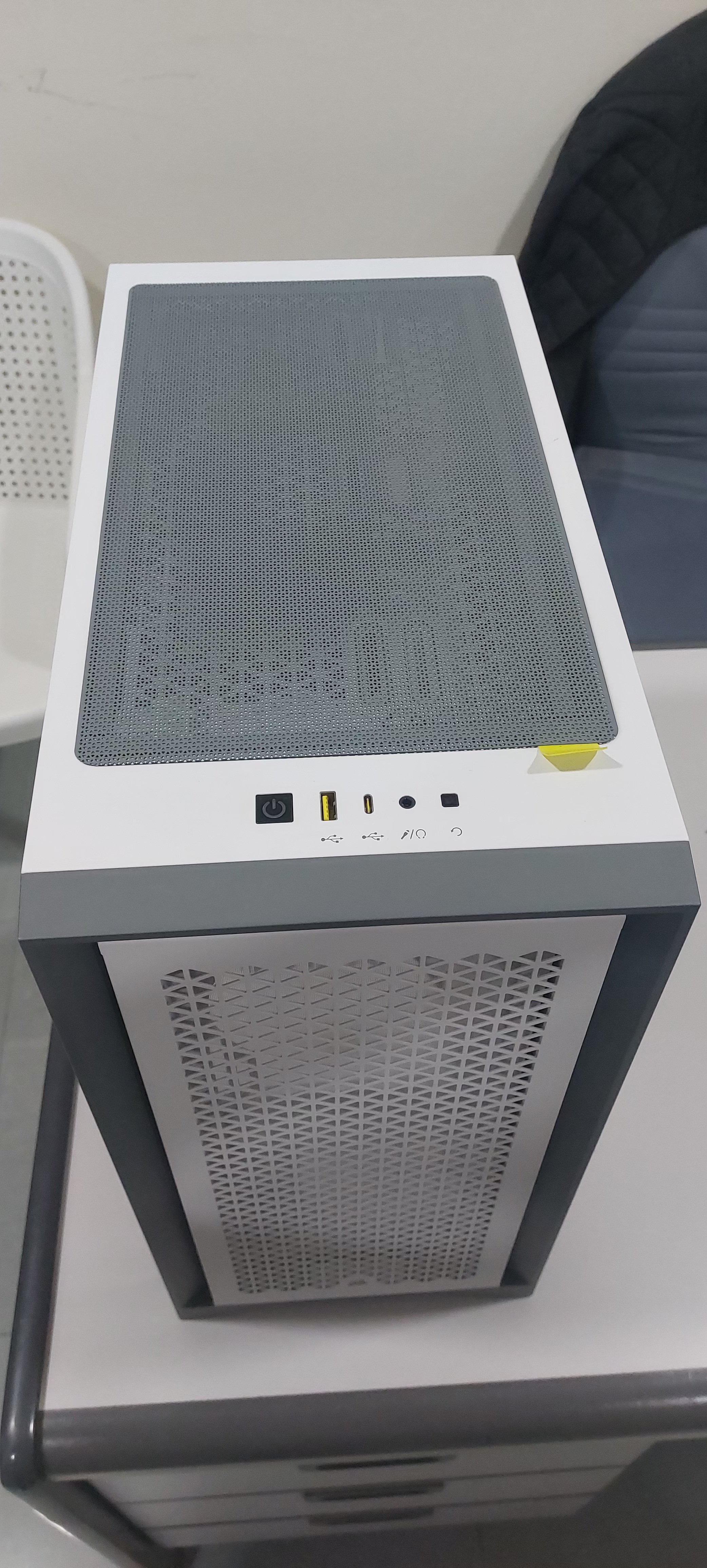 NZXT H710i Premium Mid-Tower ATX Case - Image 2