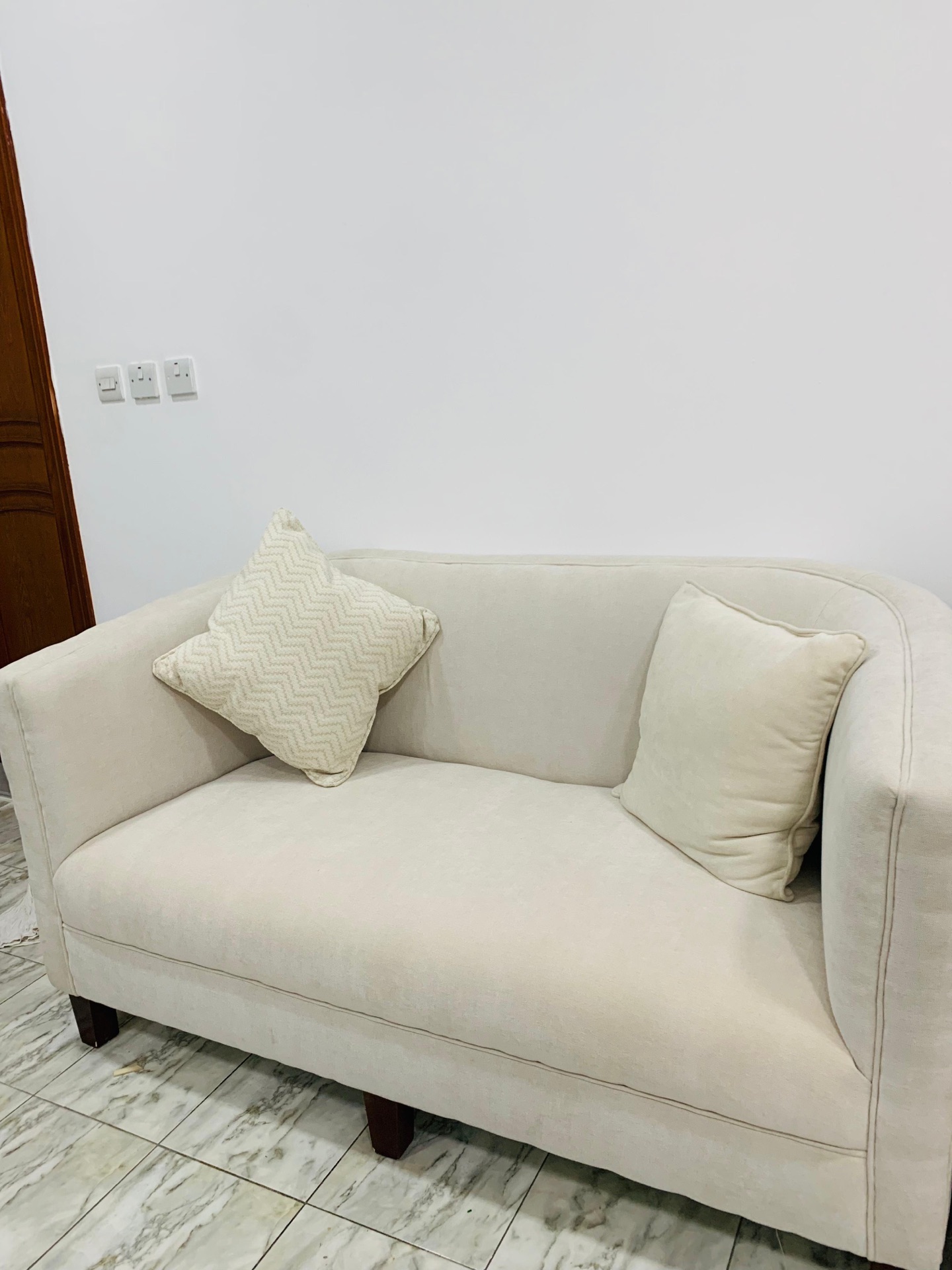 Elegant and comfortable sofa for sale-350 QR - Image 1