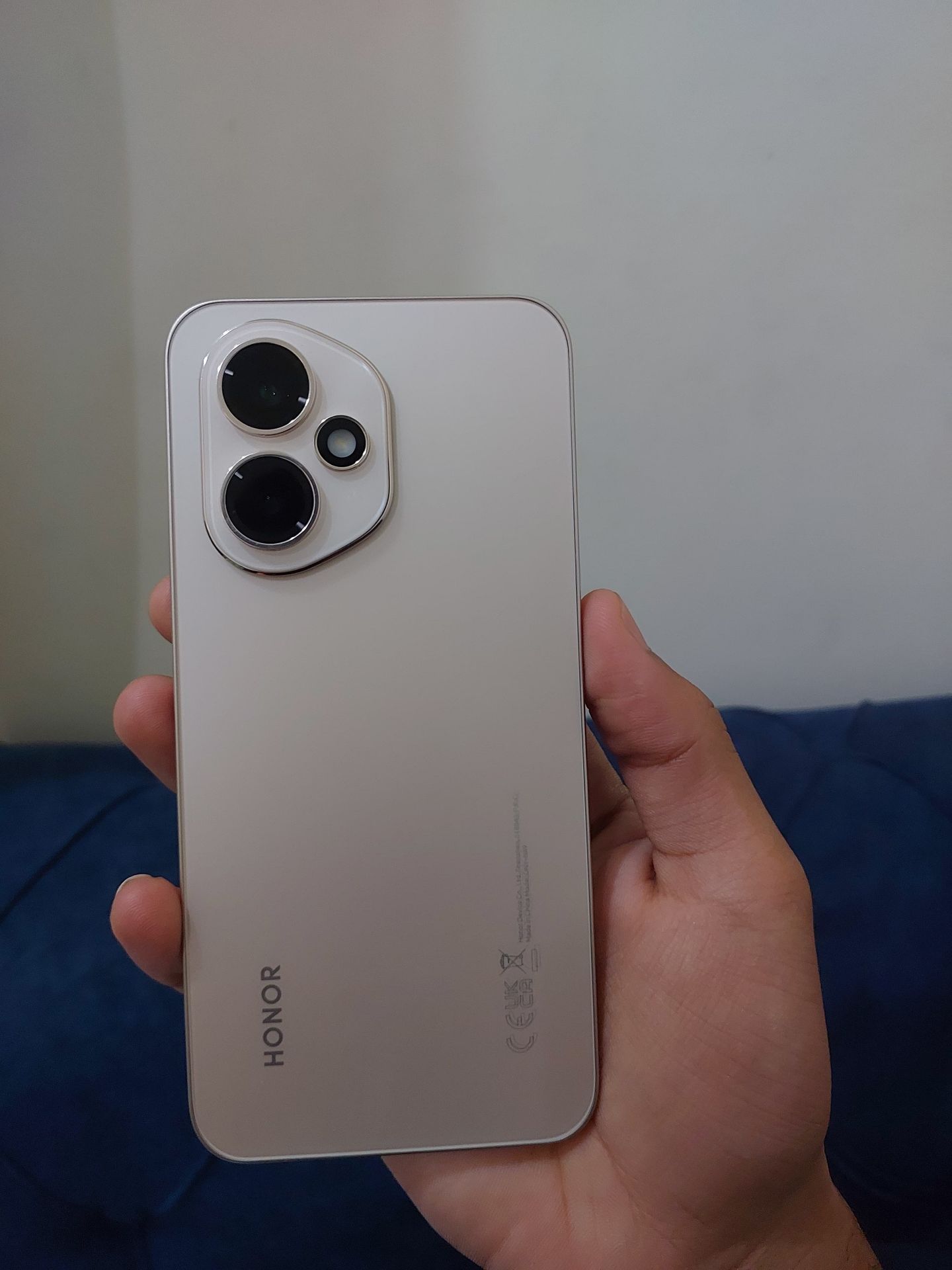 ​Honor 400 Combo (Like New Phone + New Watch + Case) - Image 2