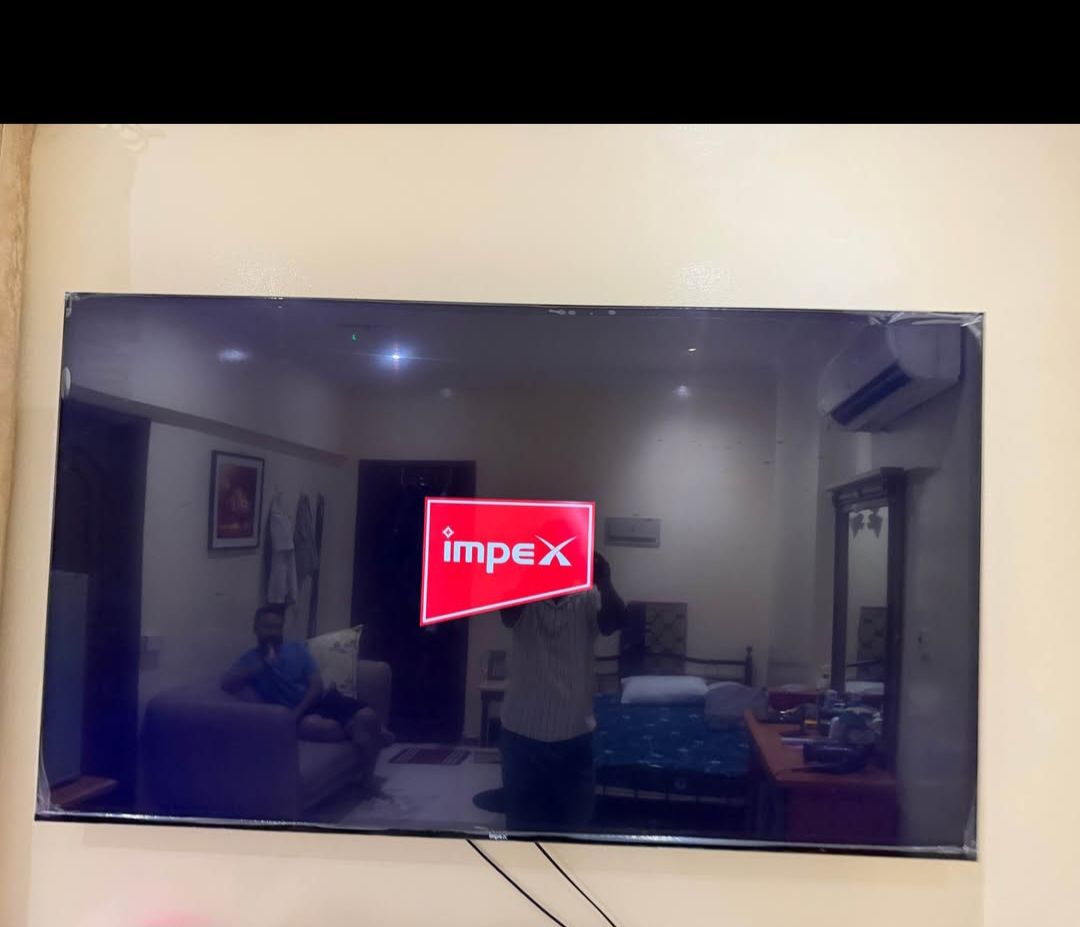 Smart tv 4k 70 intch big screen screen  - Image 2