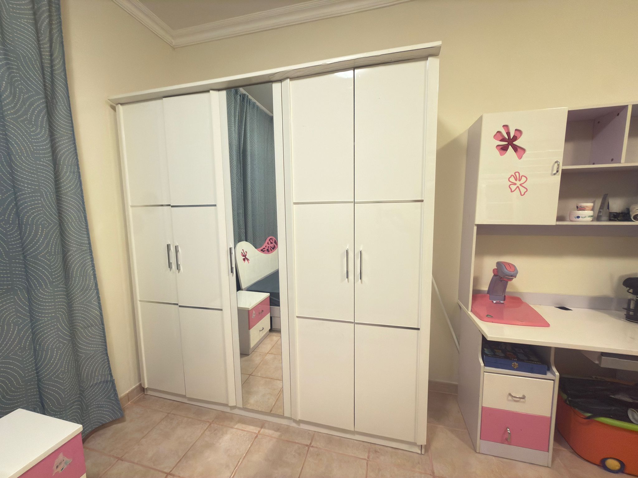 White & Pink Bedroom Set - Image 4