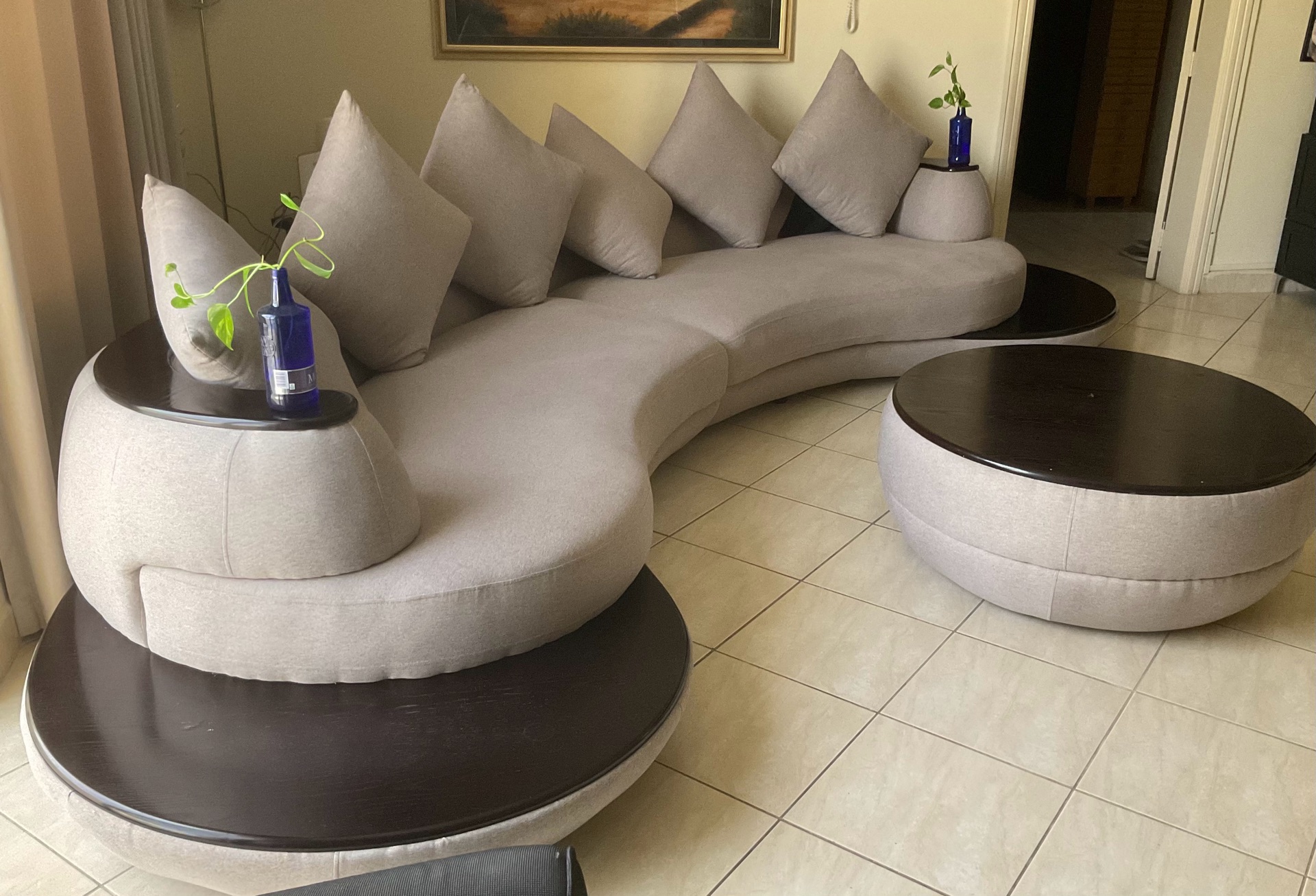 For Sale - Luxurious Sofa Set - Image 3