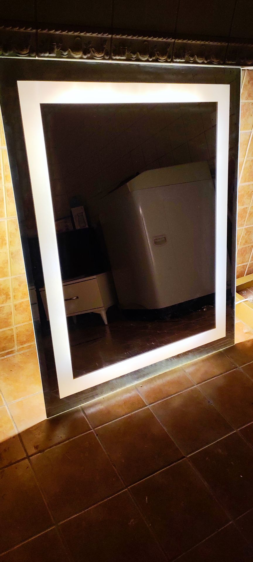LED BATHROOM MIRROR - Image 1