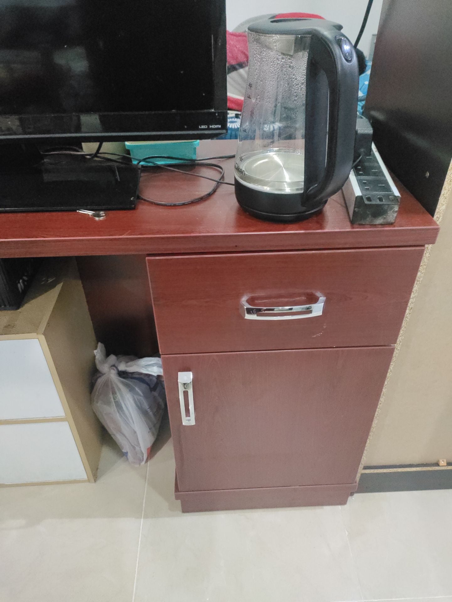 The dressing table is in good condition The family used near ansar  old ayrport  - Image 3